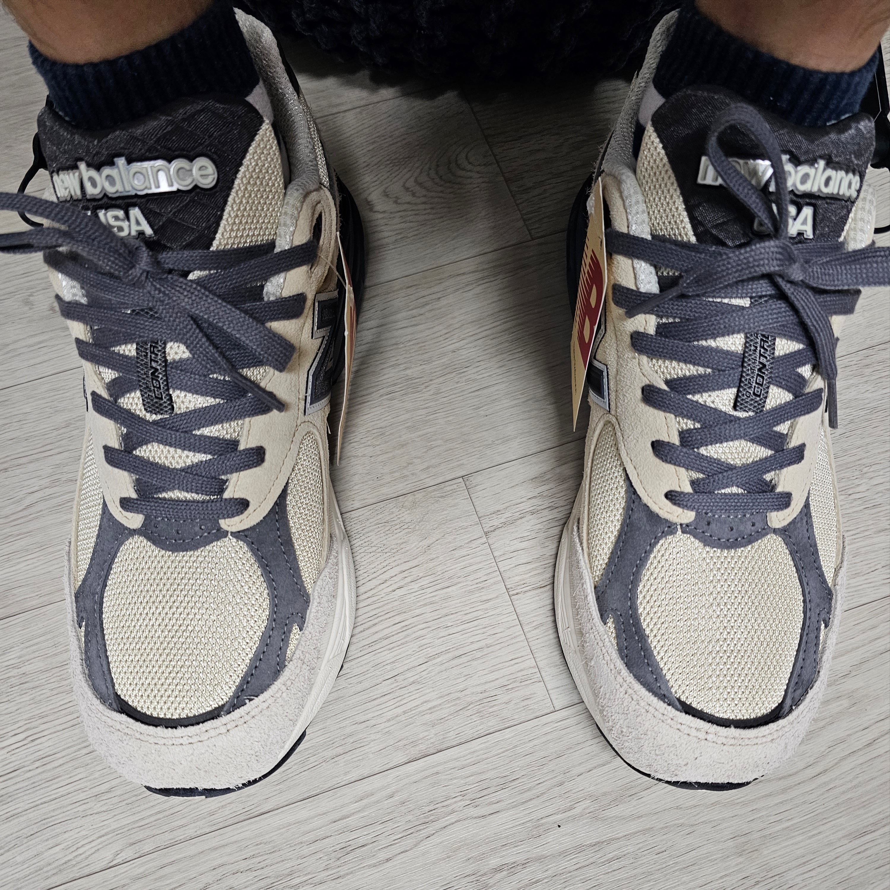 New Balance 990v3 Made in USA Moonbeam Macadamia Nut 착용 스타일 - 4