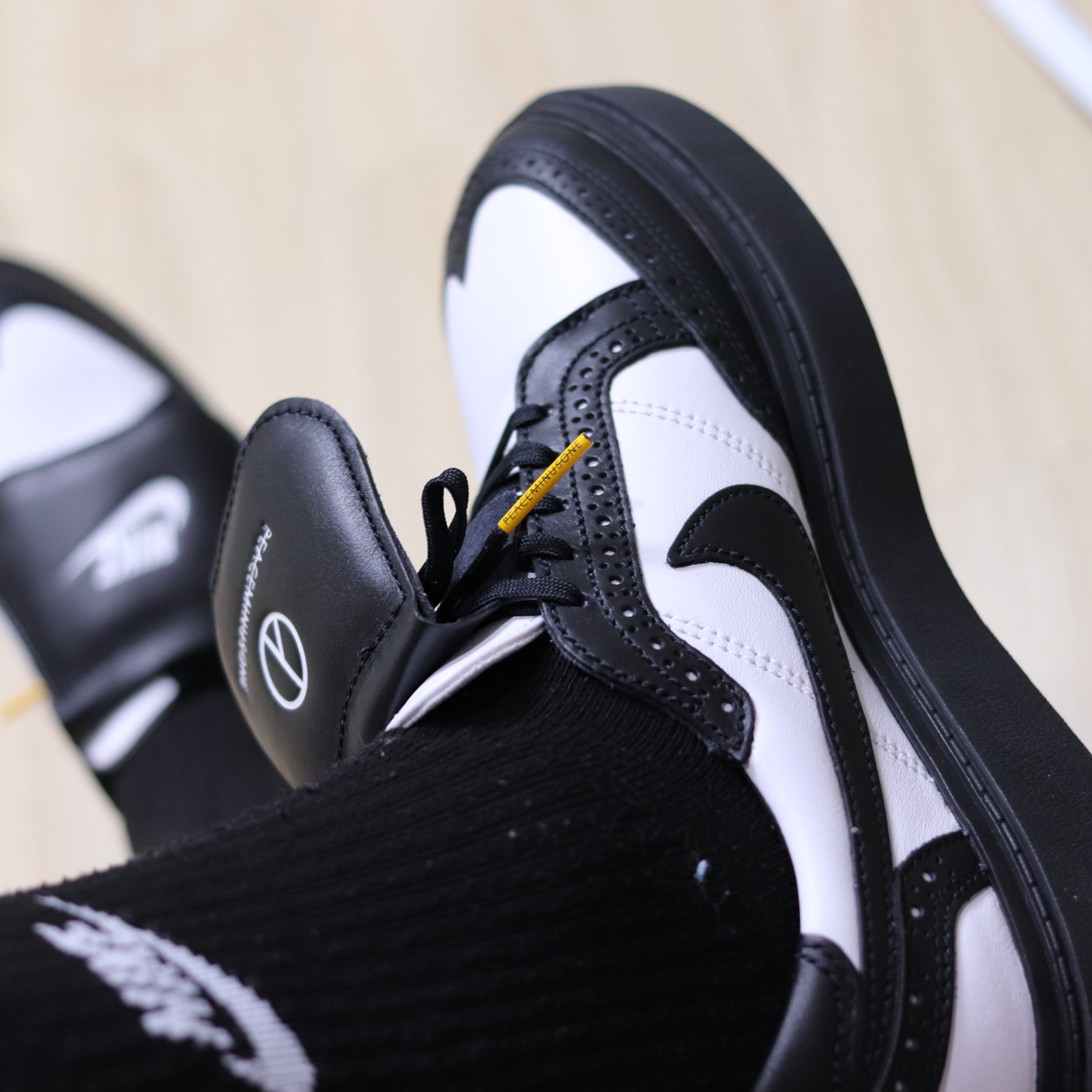 Nike x Peaceminusone Kwondo1 Black and White 착용 스타일
