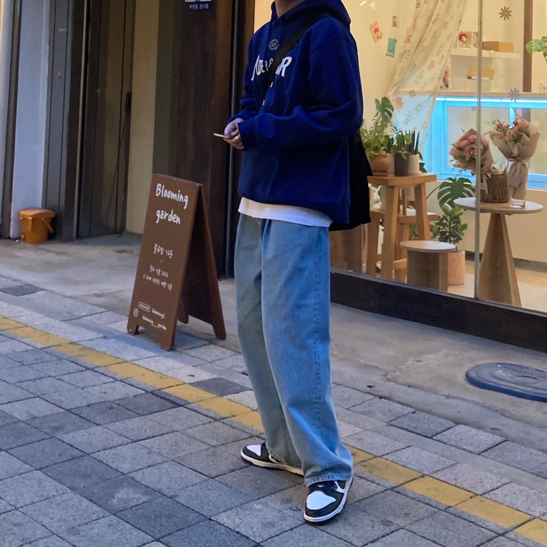 Ader Error Verif Logo Hoodie Navy 착용 스타일 - 2