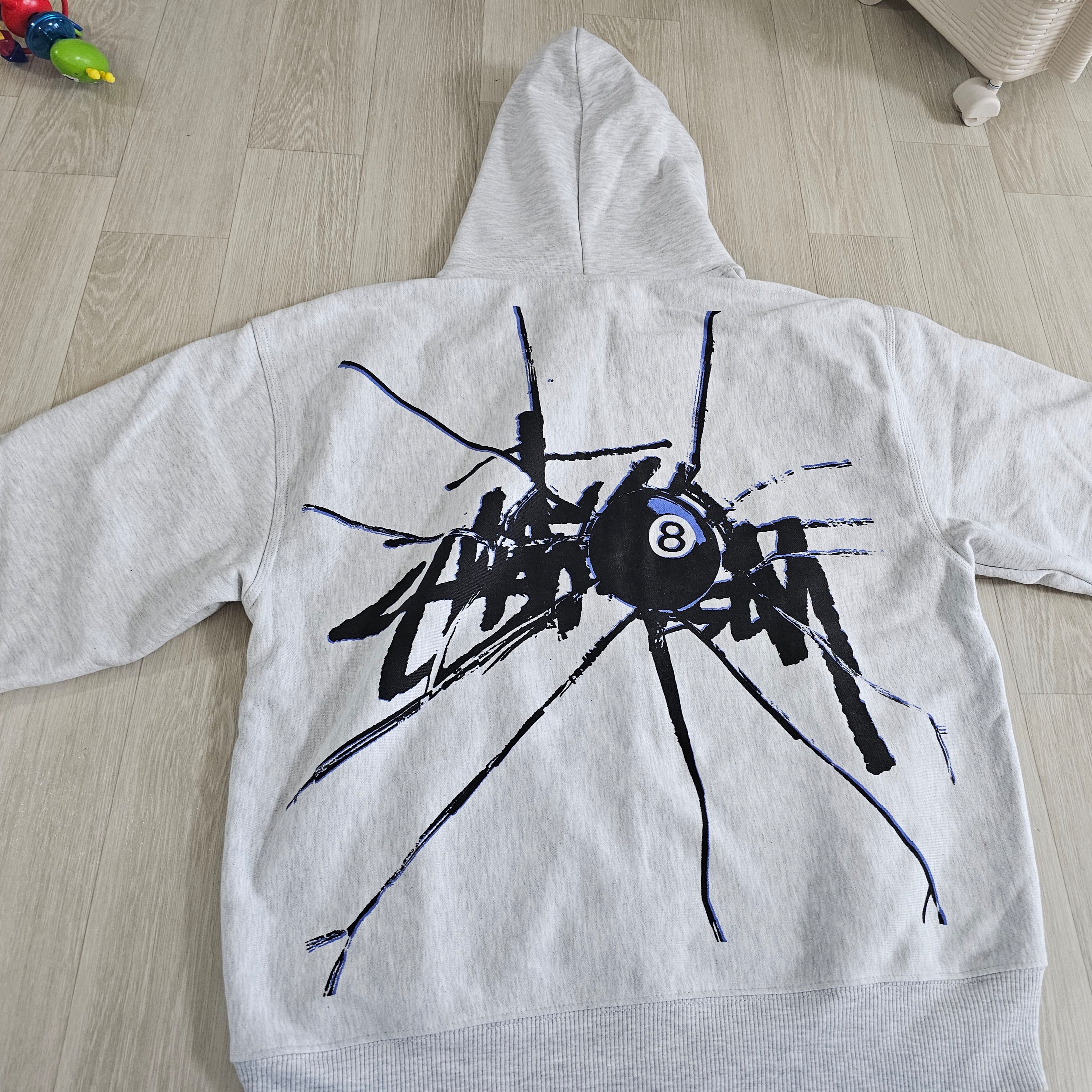 Stussy Shattered Zip Hoodie Ash Heather 착용 스타일