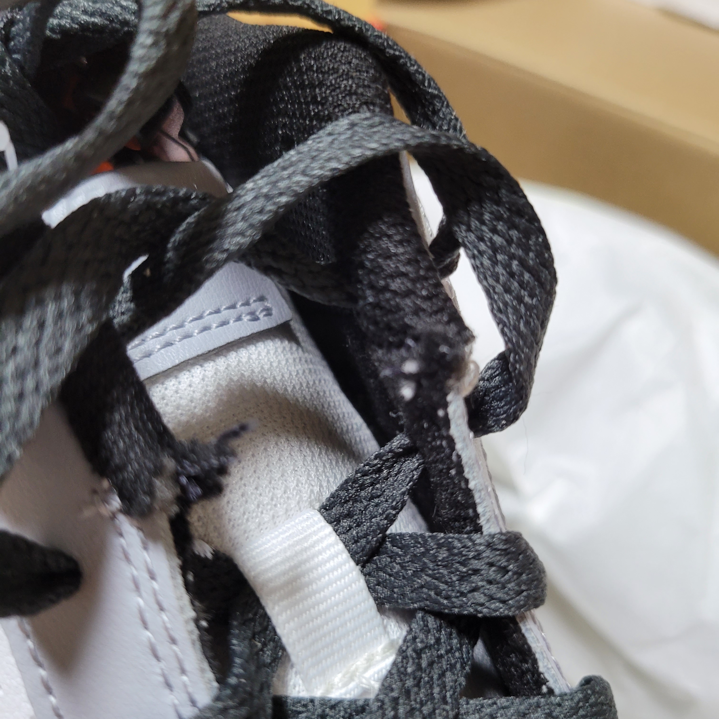 (GS) Nike Court Borough Low White Black Wolf Grey 착용 스타일 - 1