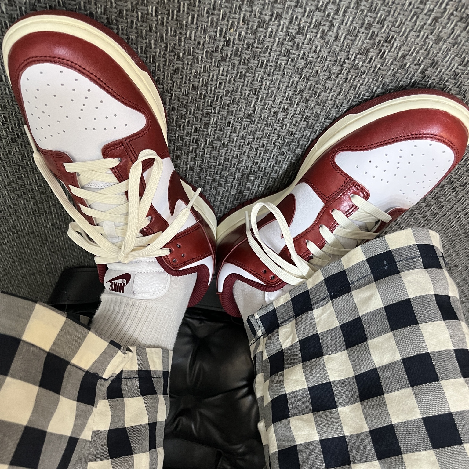 (W) Nike Dunk Low Retro PRM Team Red and White 착용 스타일 - 2