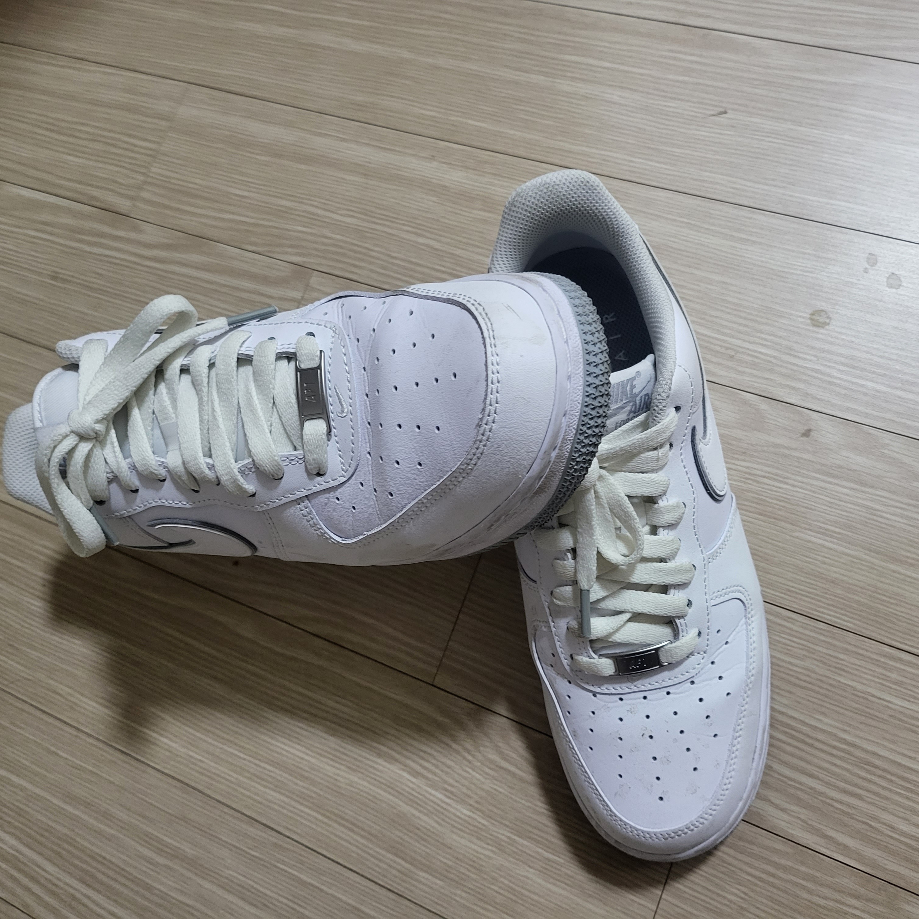 Nike Air Force 1 '07 White Wolf Grey 착용 스타일 - 2