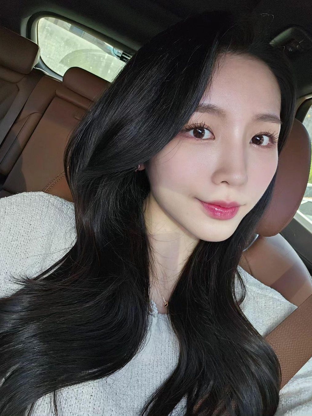 (W) 샤넬 코코 크러쉬 네클리스 퀼티드 모티프 & 18K 베이지 골드 착용 스타일