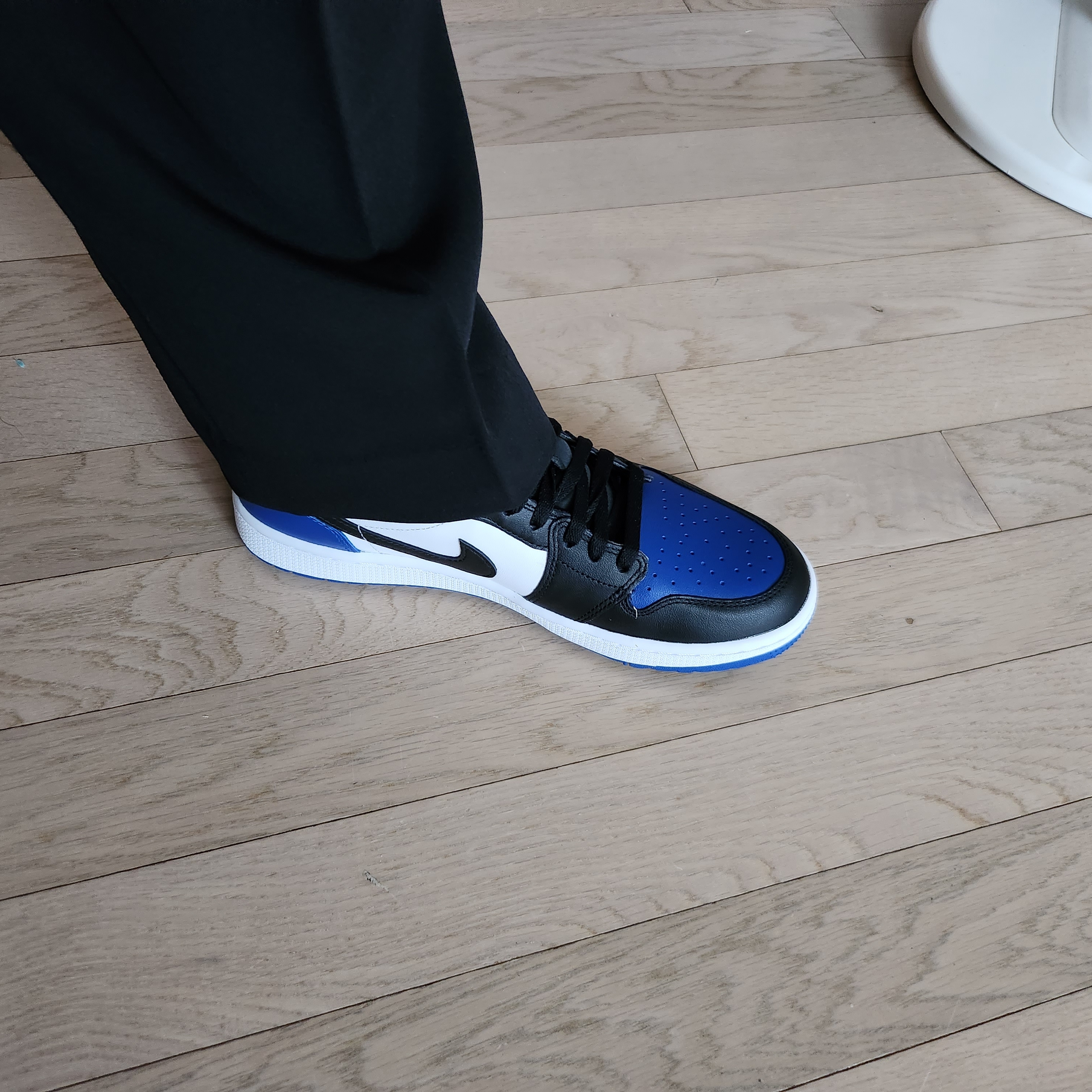 Jordan 1 Low Golf Sport Royal 착용 스타일 - 2