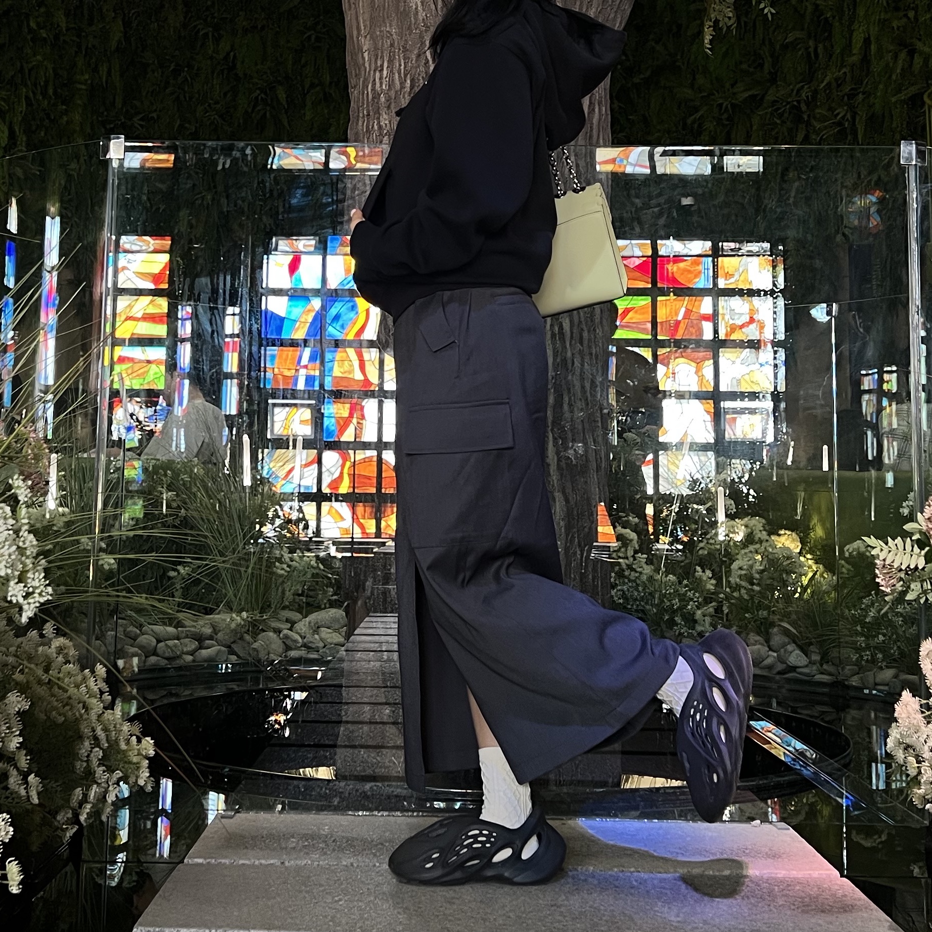 Adidas Yeezy Foam RNNR Onyx 착용 스타일 - 3