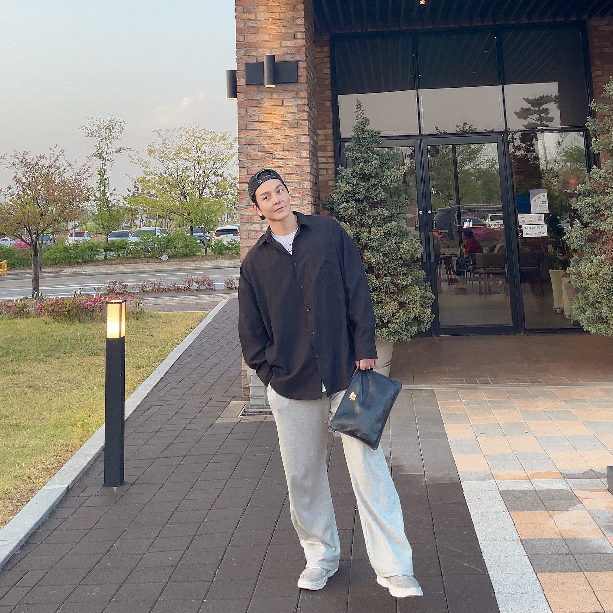 Stussy Basic Structured Low Pro Cap Black, Maison Mihara Yasuhiro Parker OG Sole Brushed Suede Low-top Sneakers White 착용 스타일