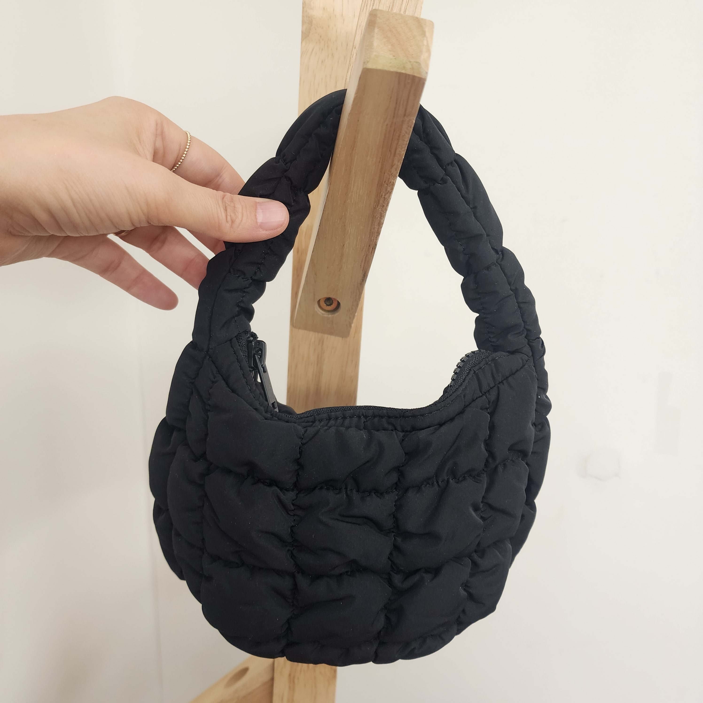 COS Quilted Micro Bag Black 착용 스타일