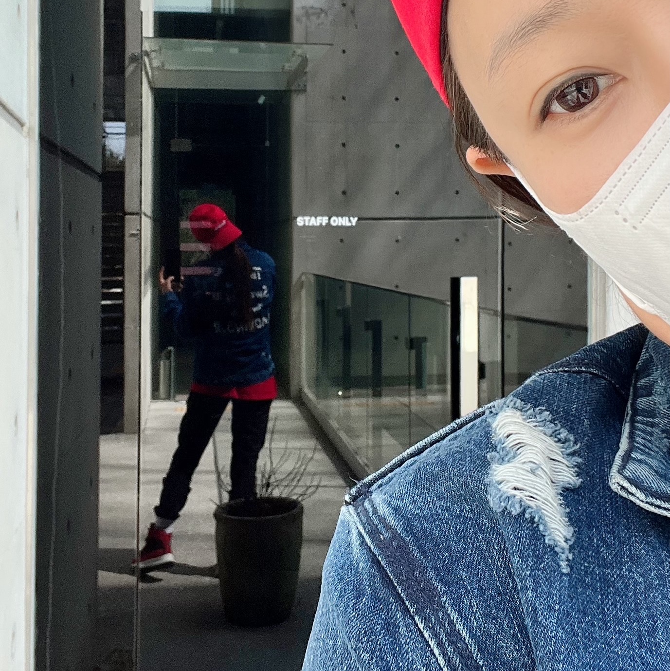 Supreme x Kaws Chalk Logo T-Shirt Red - 21SS, Nike Everyday Plus Cushioned Training Crew Socks Black White (Korean Ver.) 착용 스타일 - 1