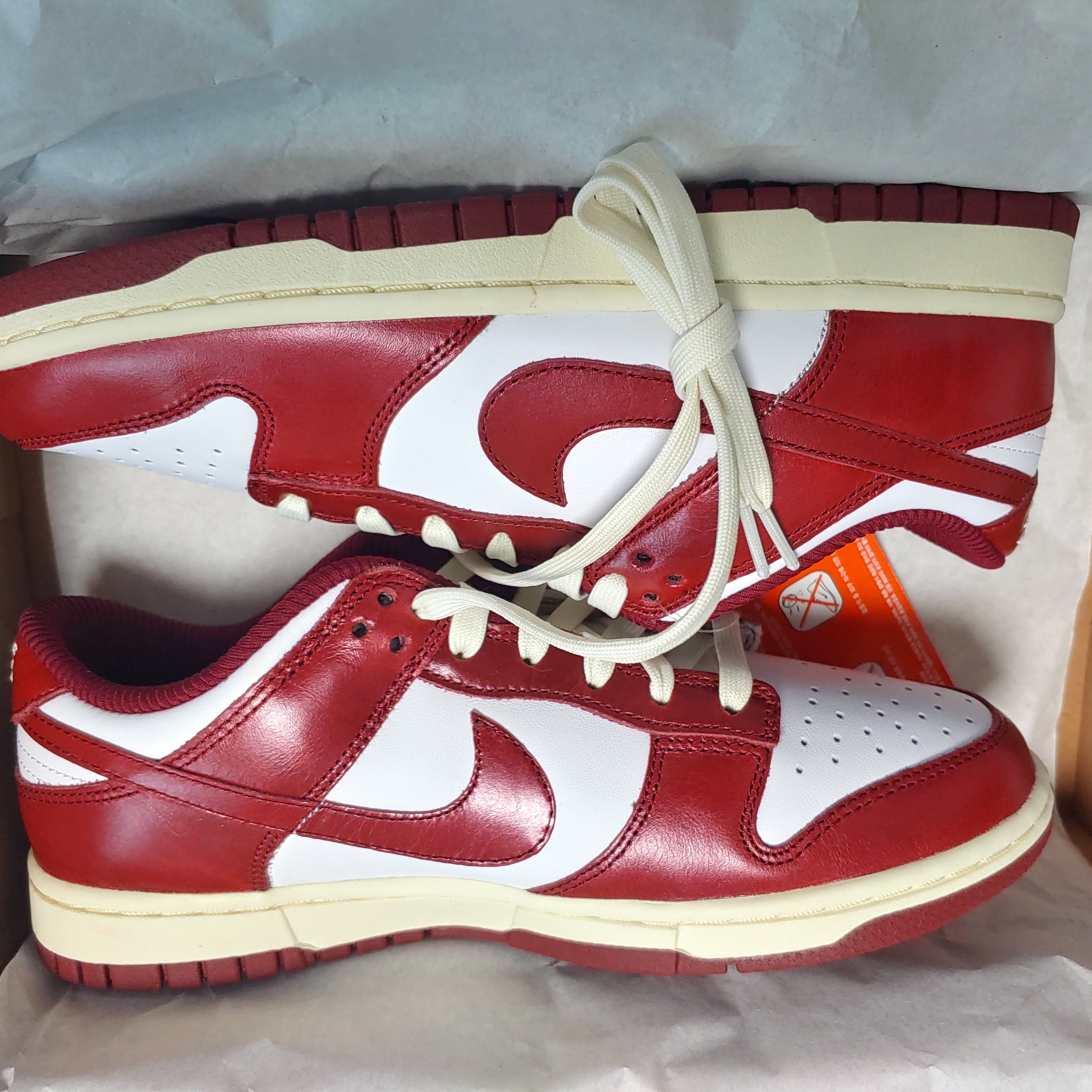 (W) Nike Dunk Low Retro PRM Team Red and White 착용 스타일