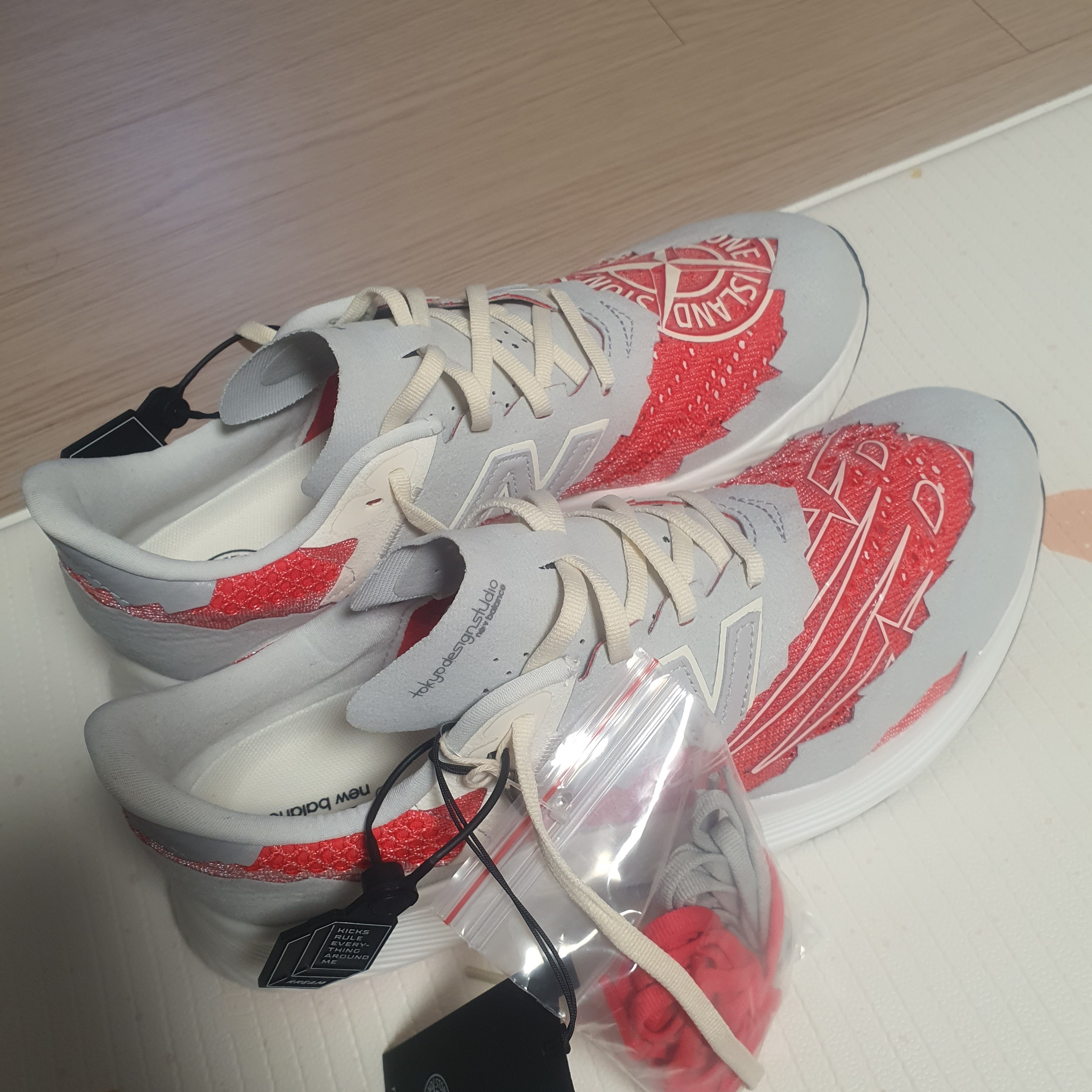 New Balance x Stone Island x Tokyo Design Studio FuelCell RC Elite v2 SI Red 착용 스타일 - 2