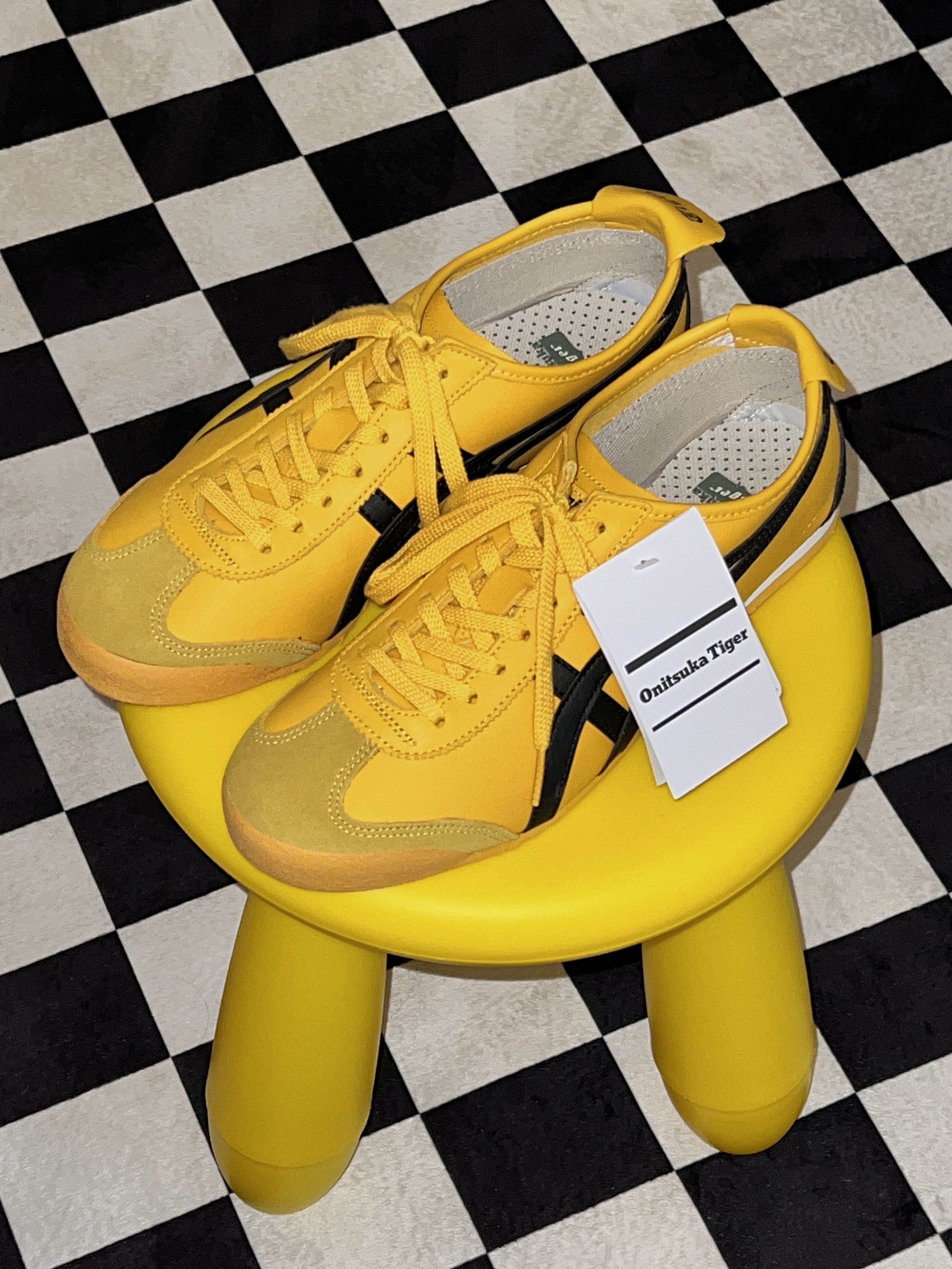 Onitsuka Tiger Mexico 66 Yellow Black 착용 스타일 - 1