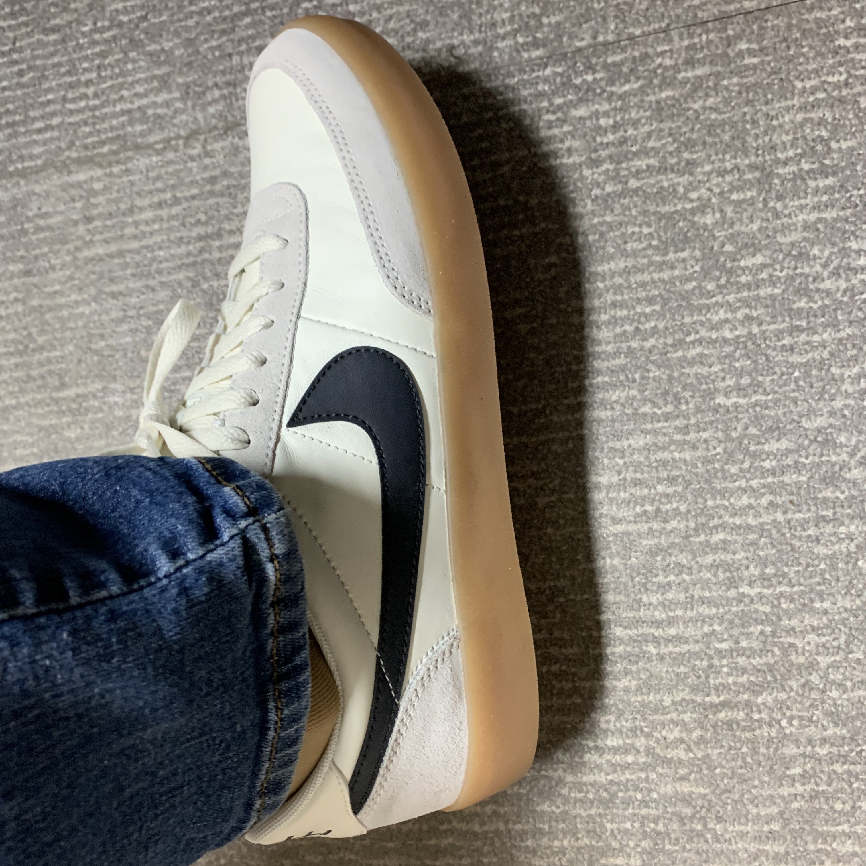 Nike Killshot 2 Leather Sail Oil Grey Gum 착용 스타일