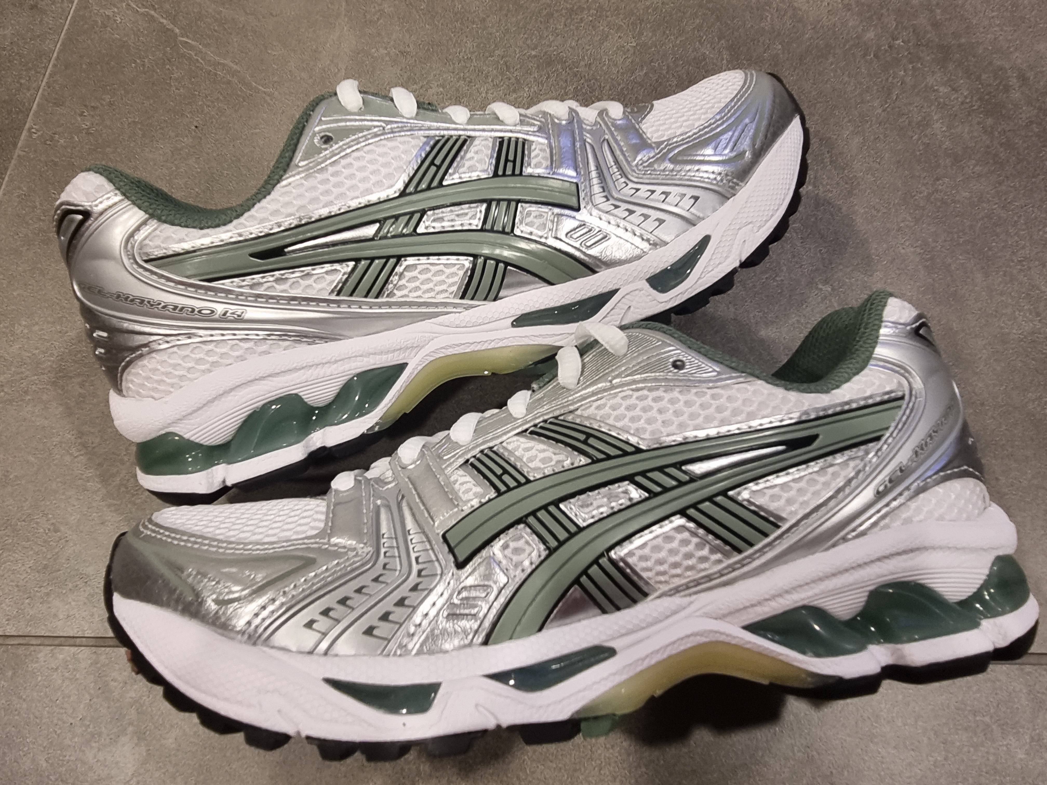 Asics Gel-Kayano 14 White Slate Grey 착용 스타일 - 2