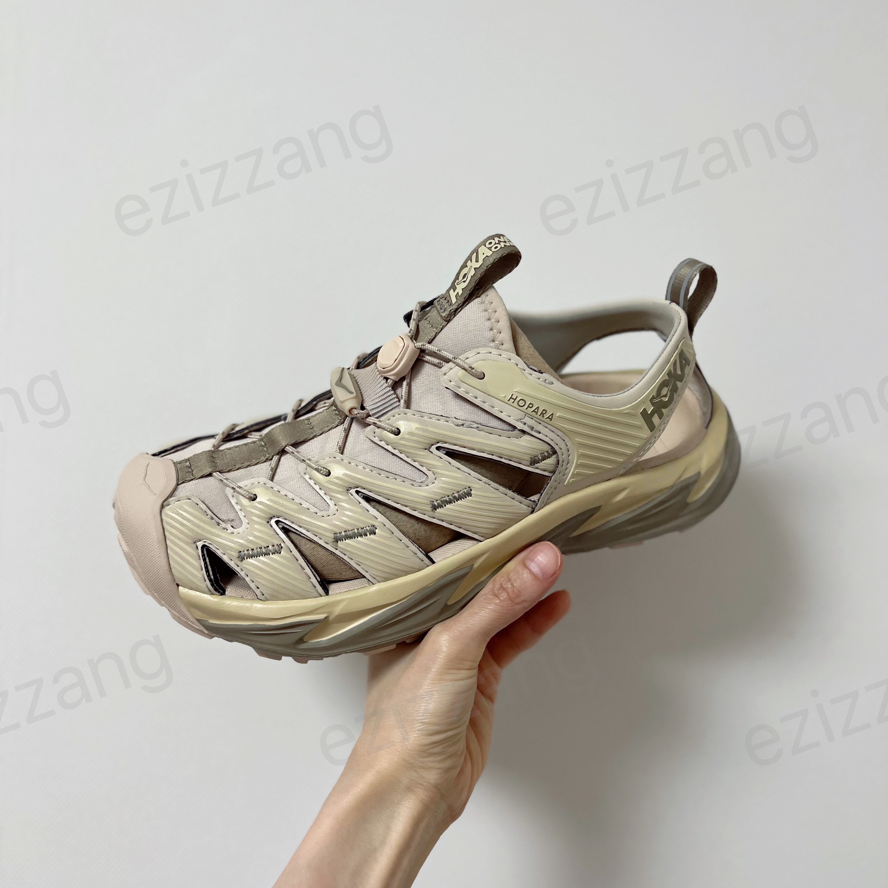 Hoka Hopara Shifting Sand Dune 착용 스타일