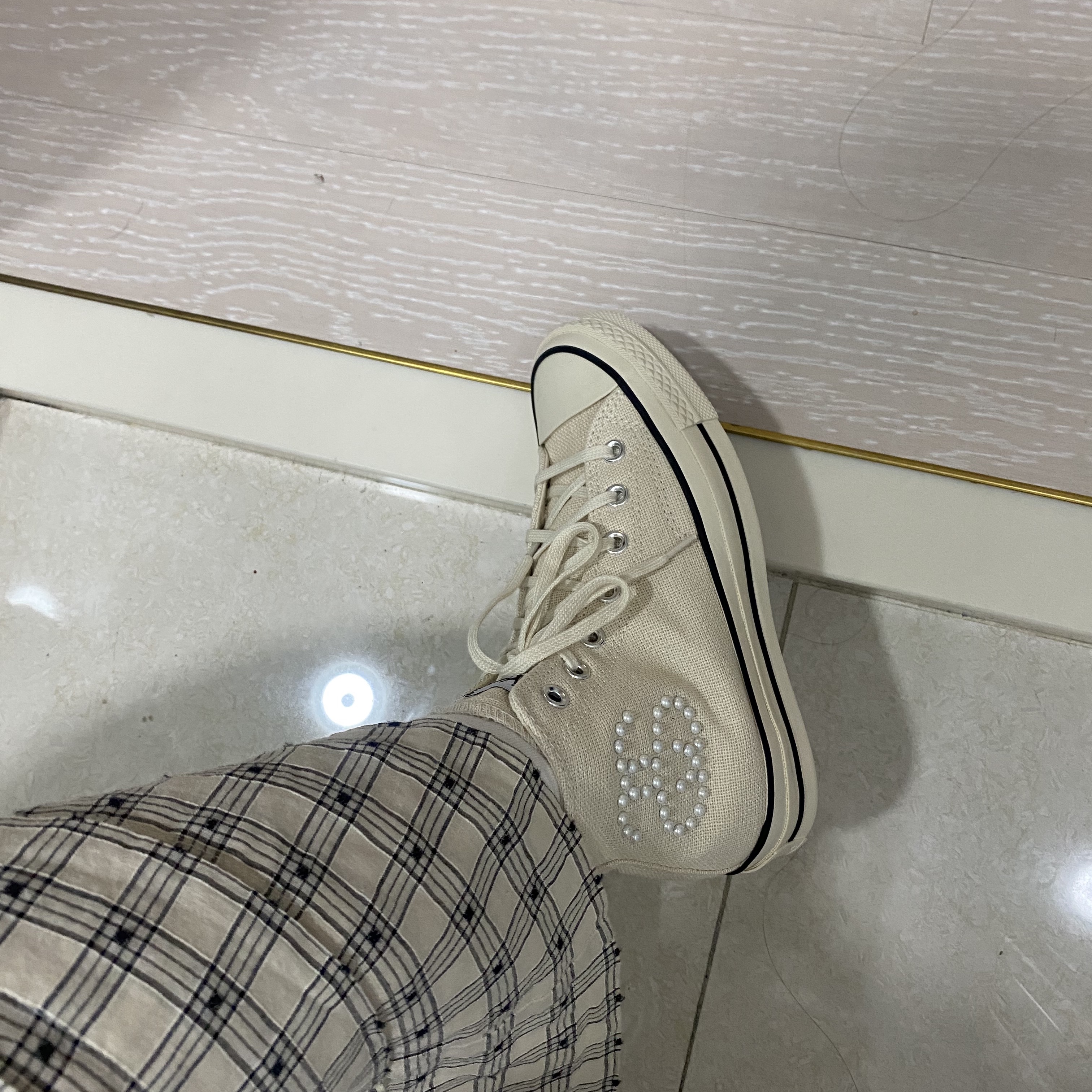 컨버스 x 스투시 척 70 하이 내츄럴 아이보리 착용 스타일 - 1