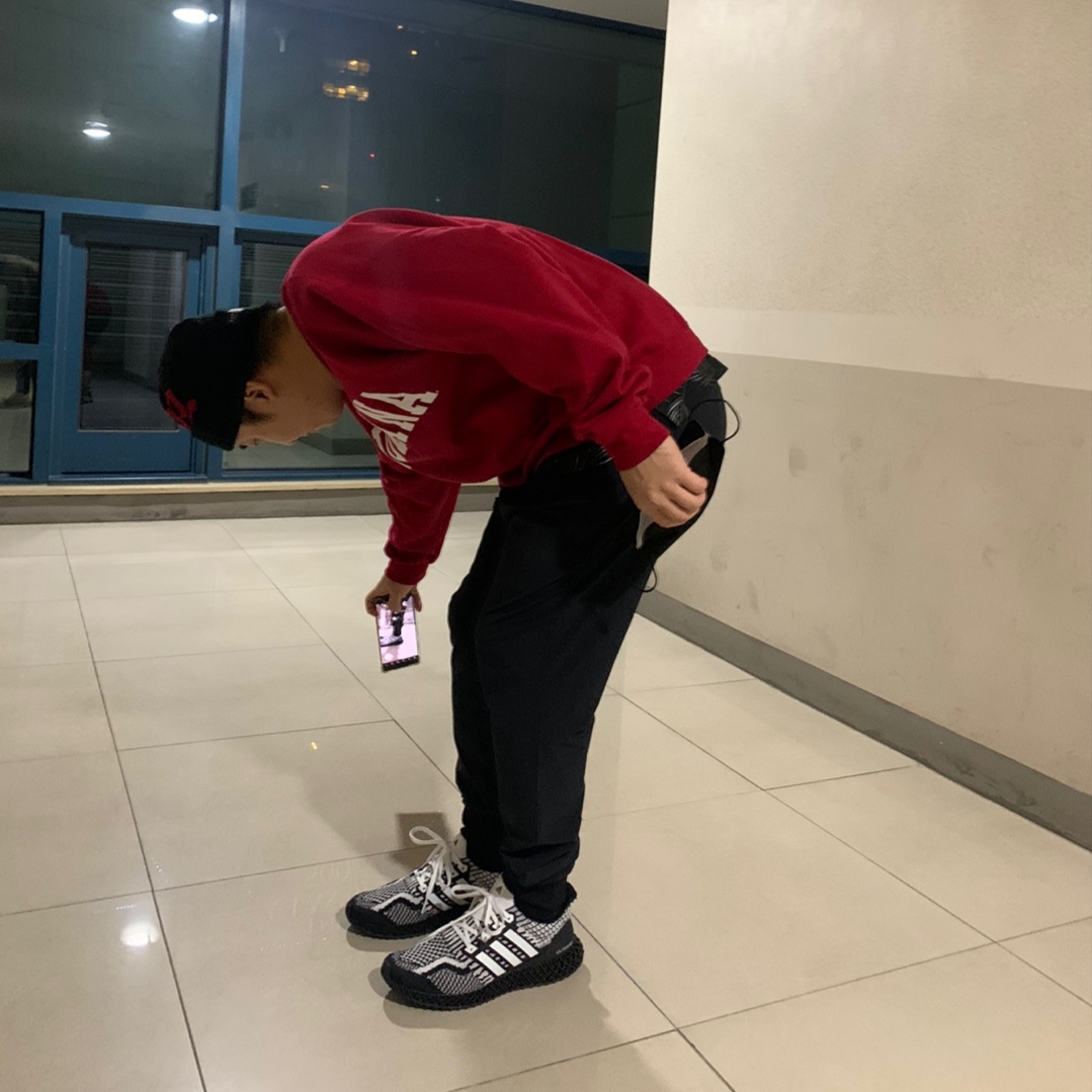 Adidas Ultra 4D Black Cloud White 착용 스타일 - 1