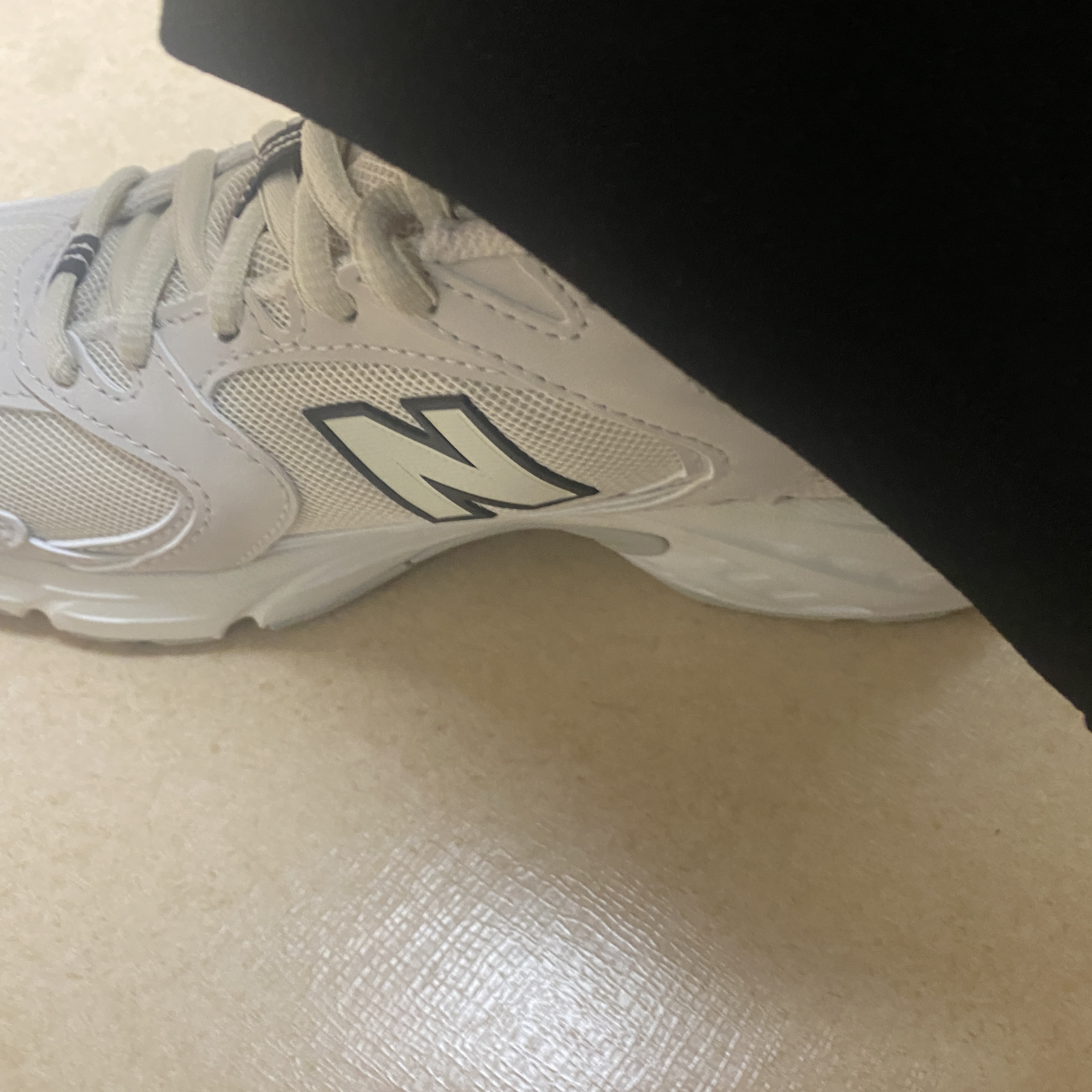 New Balance 530 Ivory 착용 스타일 - 2