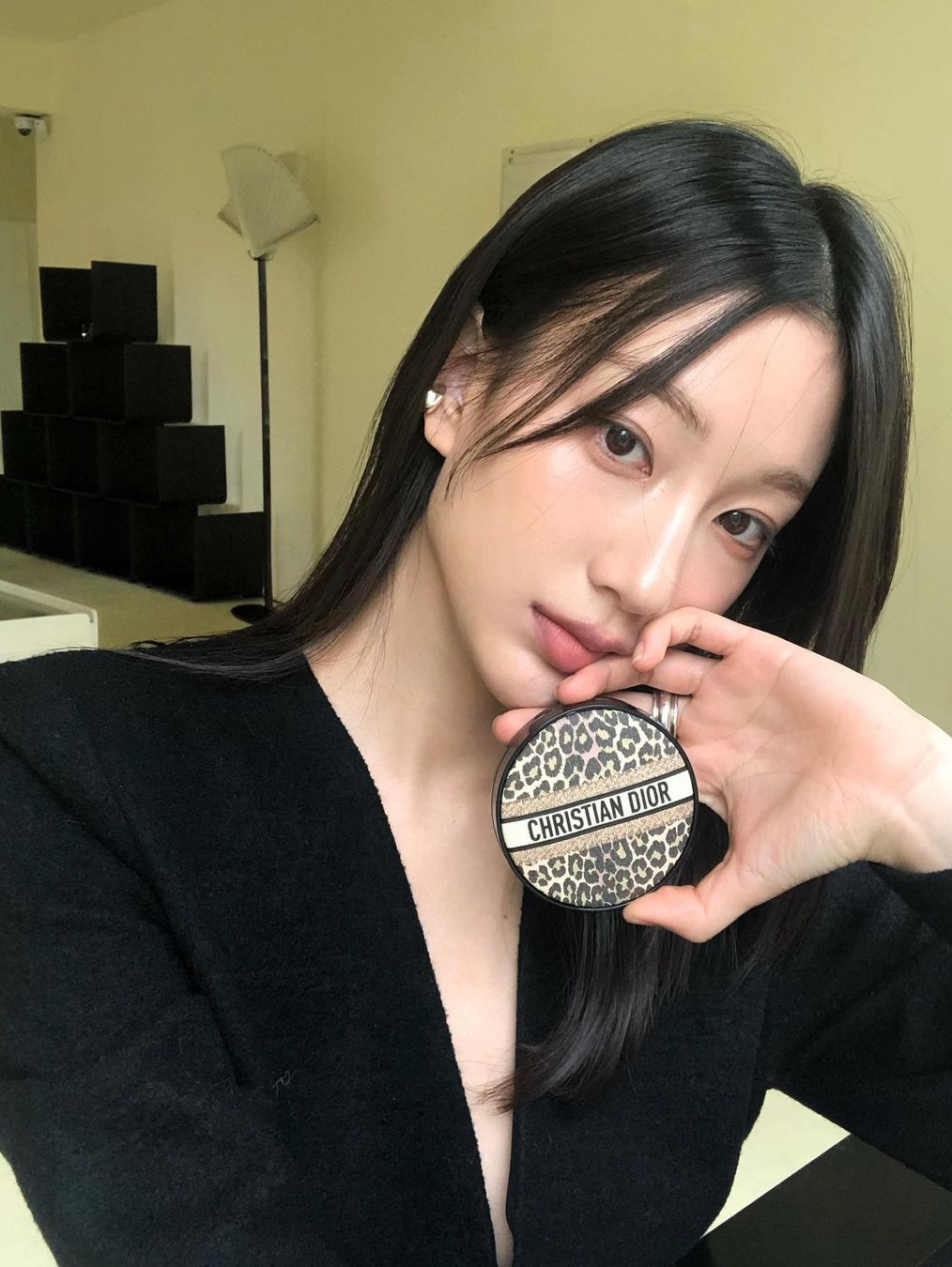Dior Mitzah Limited Edition Forever Couture Perfect Cushion 0N Neutral Glow Finish 착용 스타일