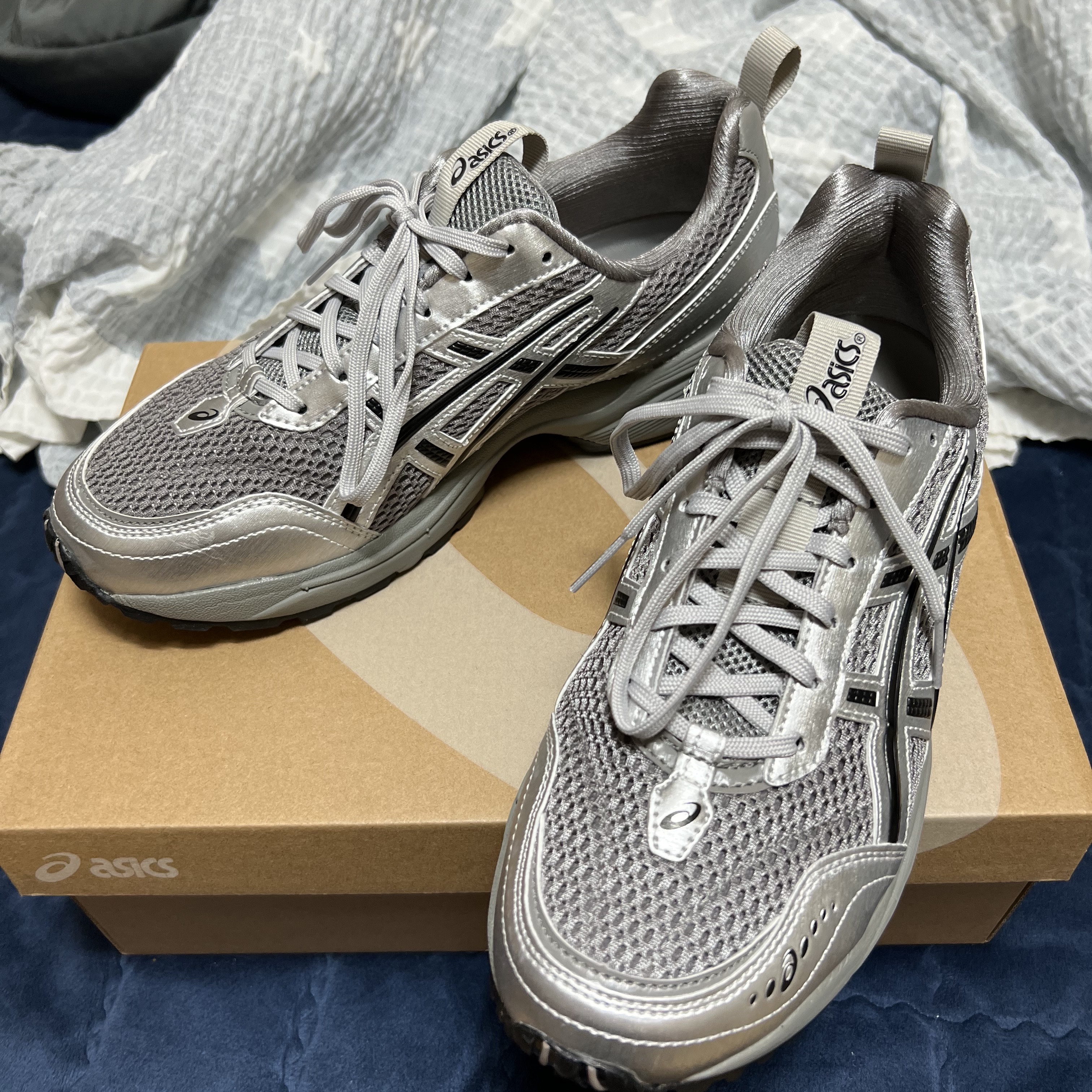 Asics x Freja Wewer Gel-1090 V2 Clay Grey Pure Silver 착용 스타일 - 3