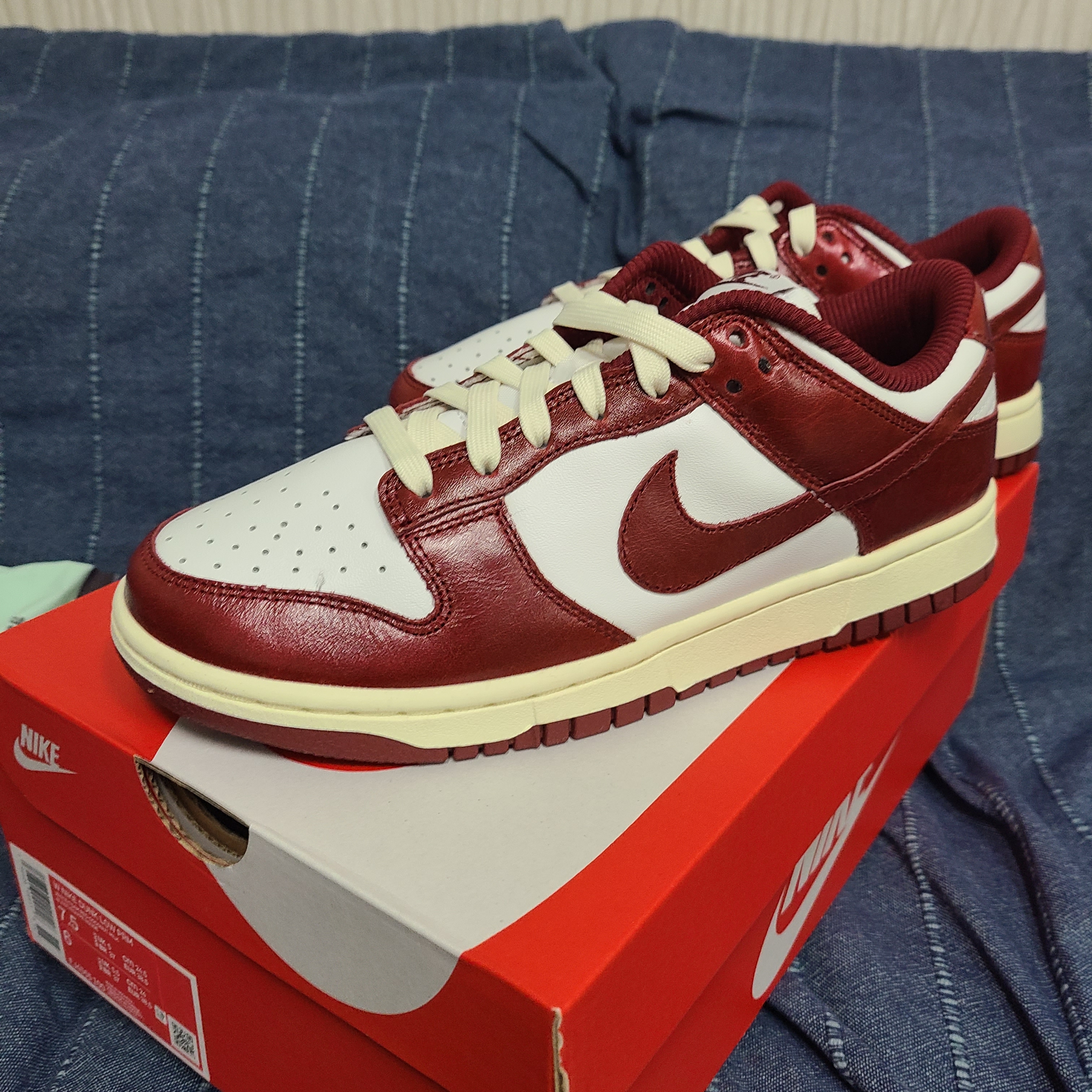 (W) Nike Dunk Low Retro PRM Team Red and White 착용 스타일