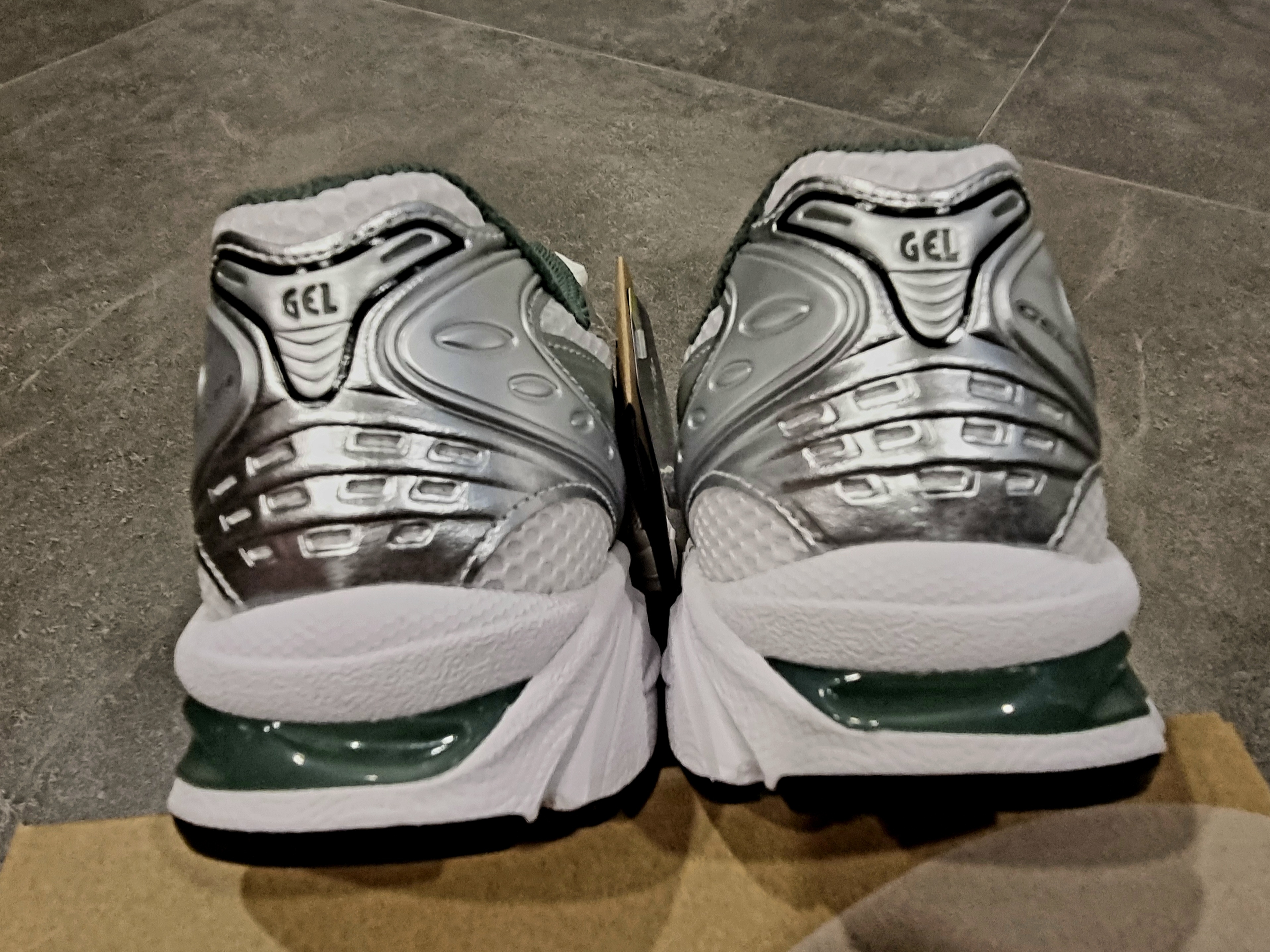 Asics Gel-Kayano 14 White Slate Grey 착용 스타일 - 4