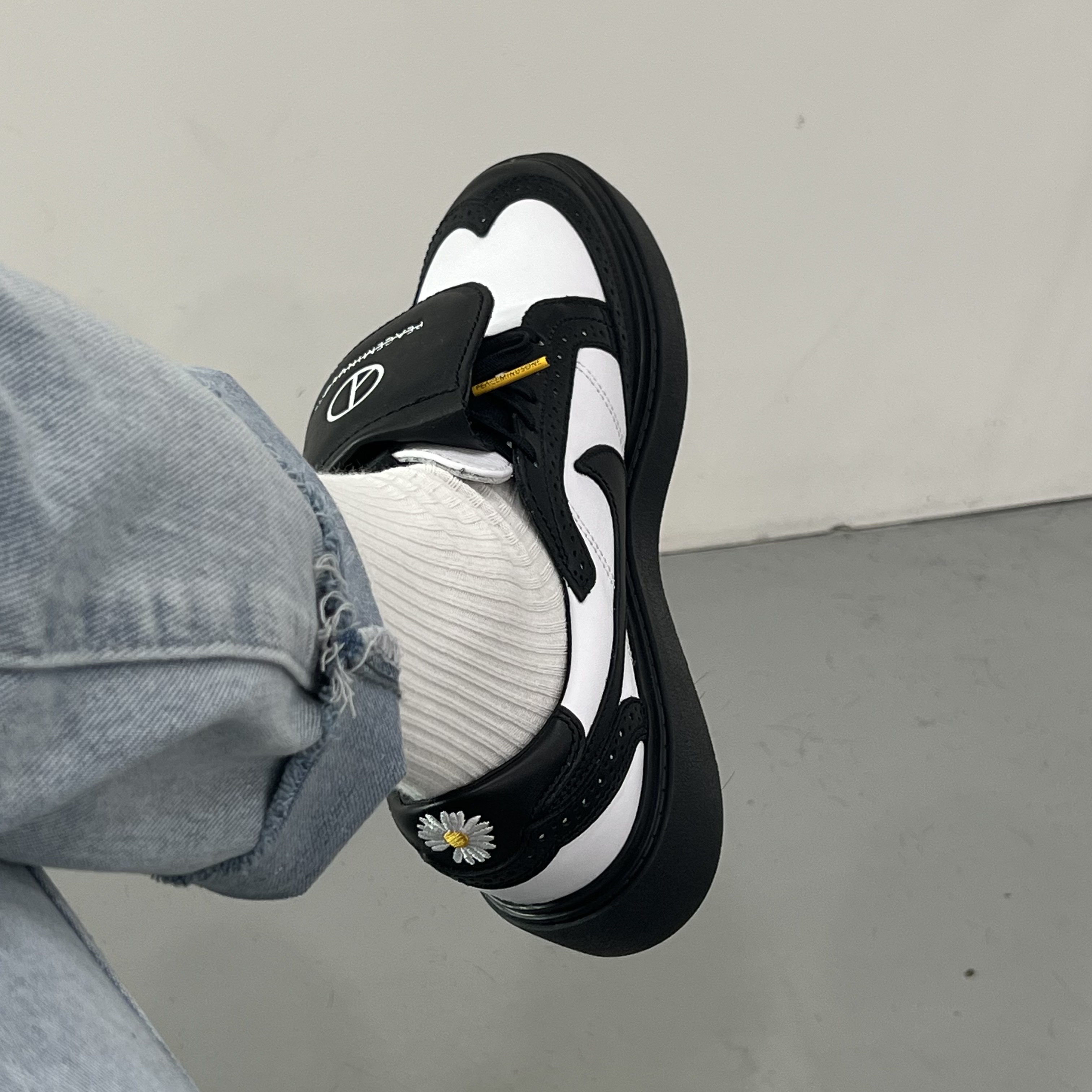 Nike x Peaceminusone Kwondo1 Black and White 착용 스타일 - 2