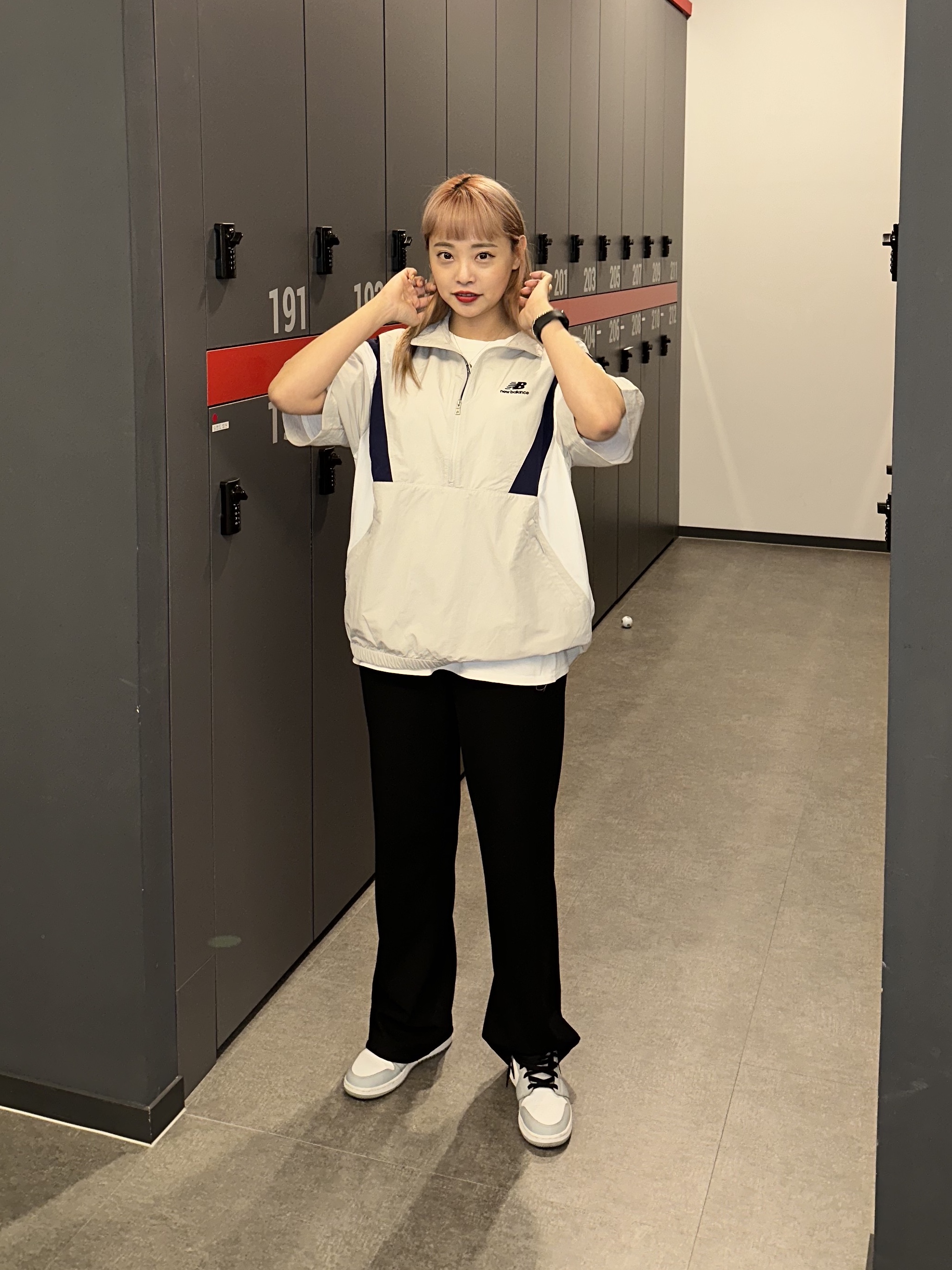 (GS) 조던 1 미드 라이트 스모크 그레이 착용 스타일 - 4