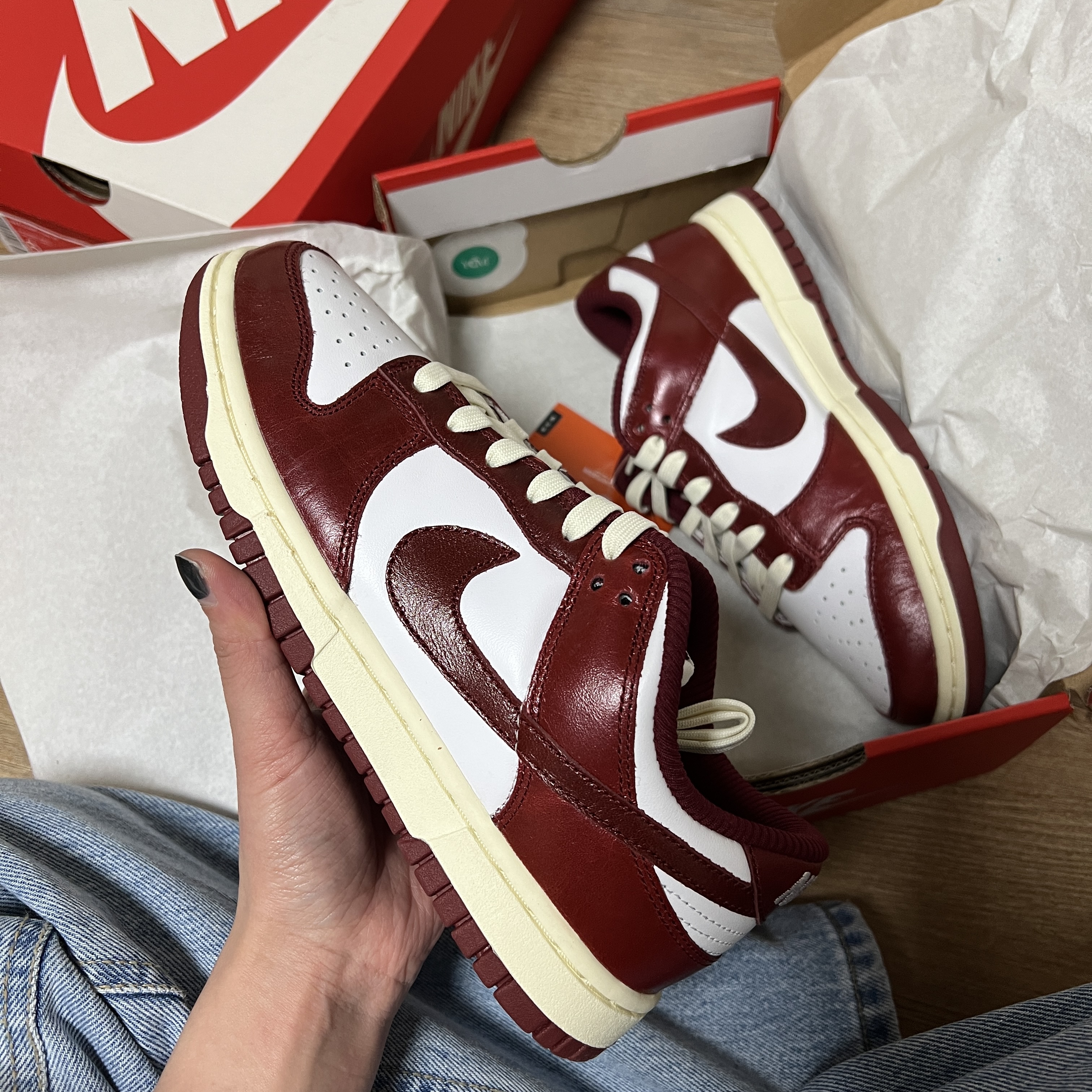(W) Nike Dunk Low Retro PRM Team Red and White 착용 스타일 - 1