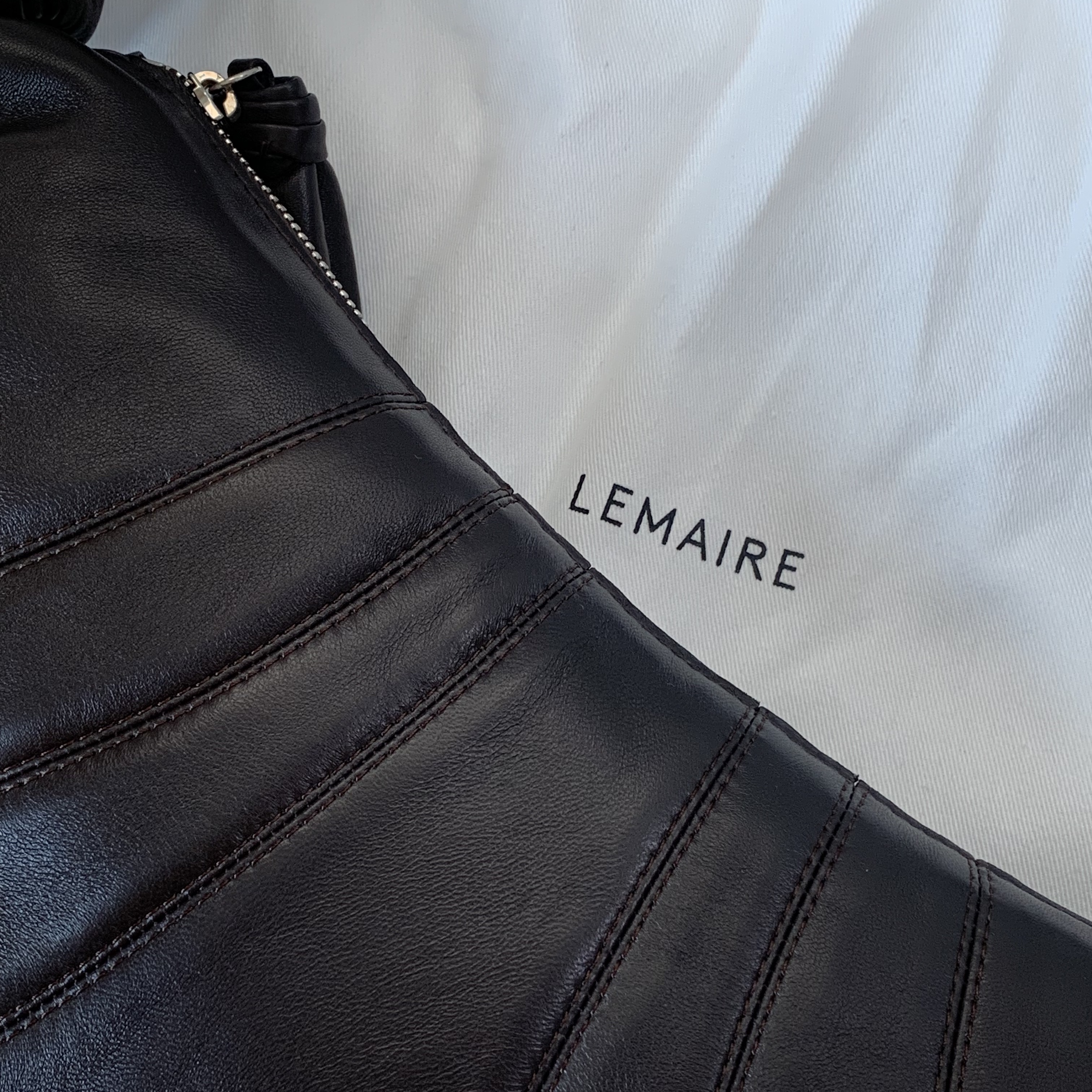 Lemaire Small Croissant Bag Soft Nappa Leather Dark Chocolate 착용 스타일