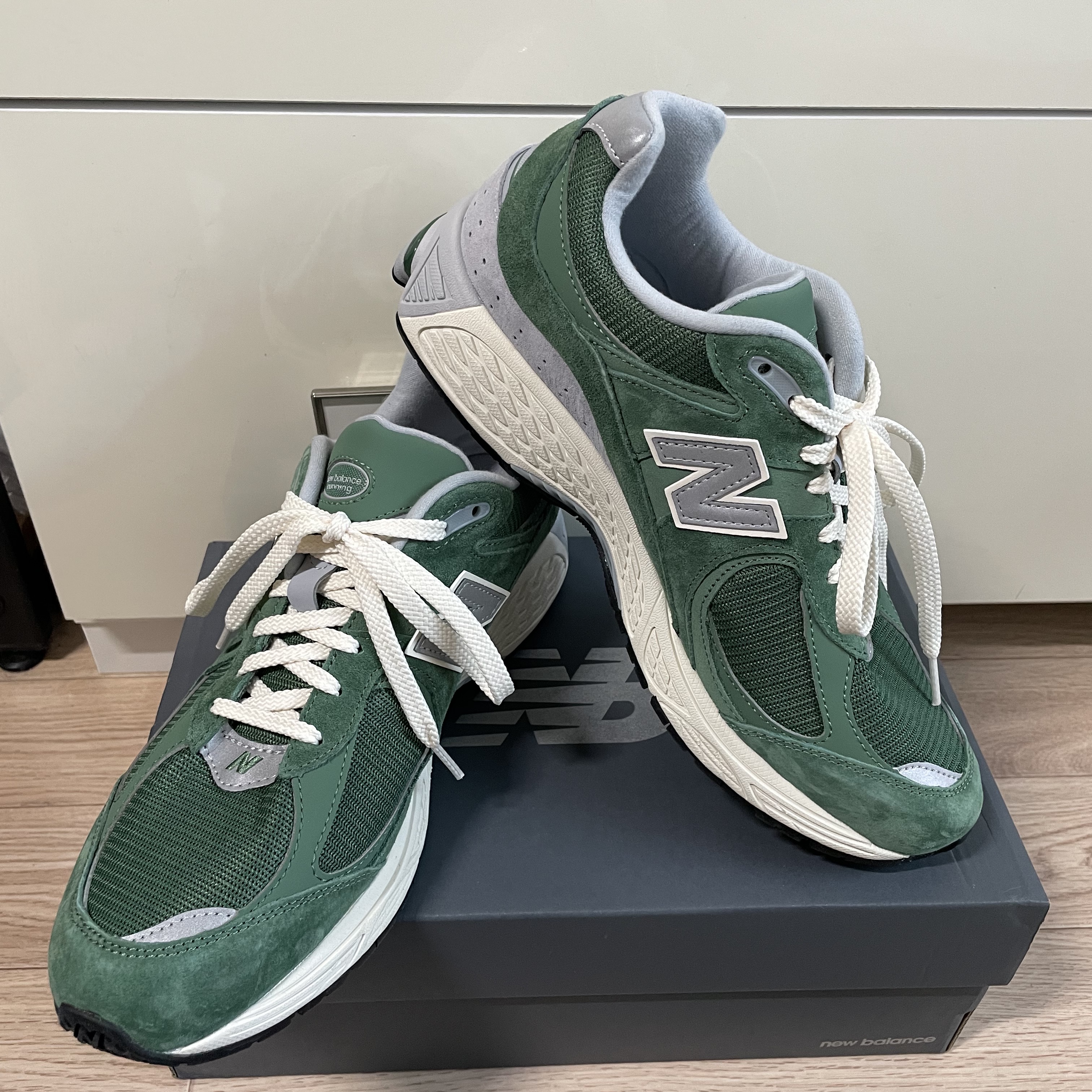New Balance 2002R Jade Green 착용 스타일 - 2