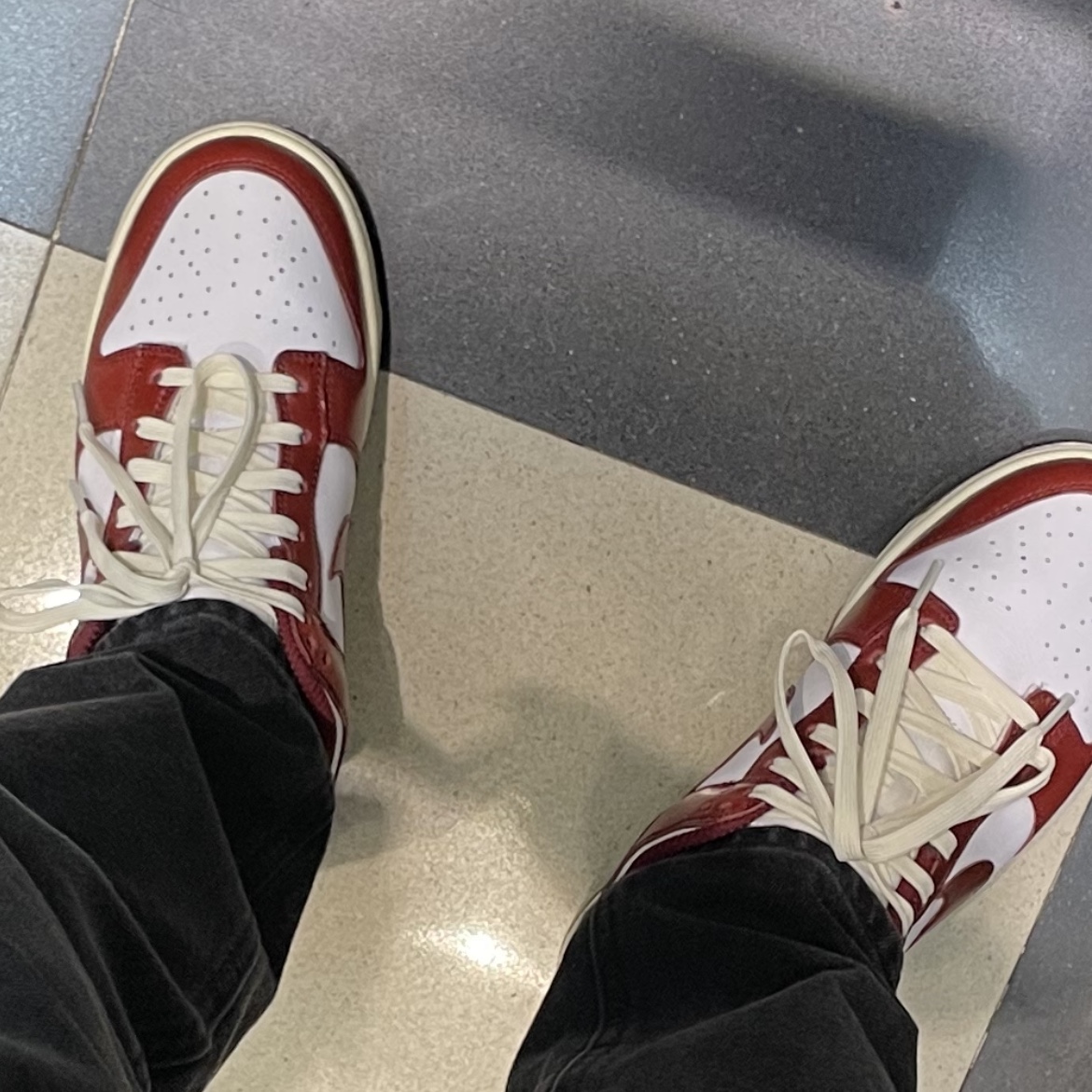 (W) Nike Dunk Low Retro PRM Team Red and White 착용 스타일 - 2