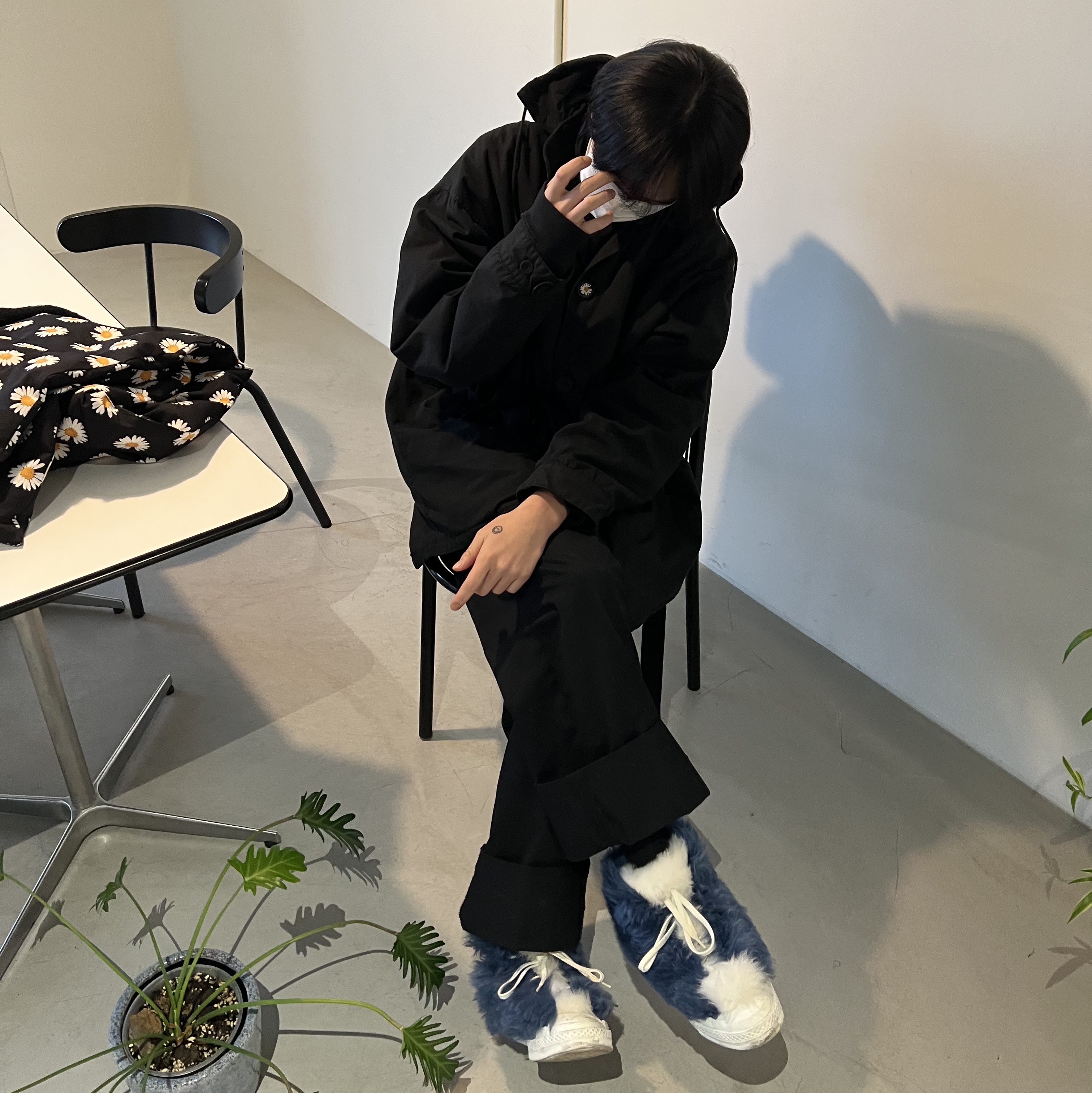 Peaceminusone Work Pants #1 Black, Converse x Ambush Chuck 70 Fuzzy Navy Blue 착용 스타일 - 3