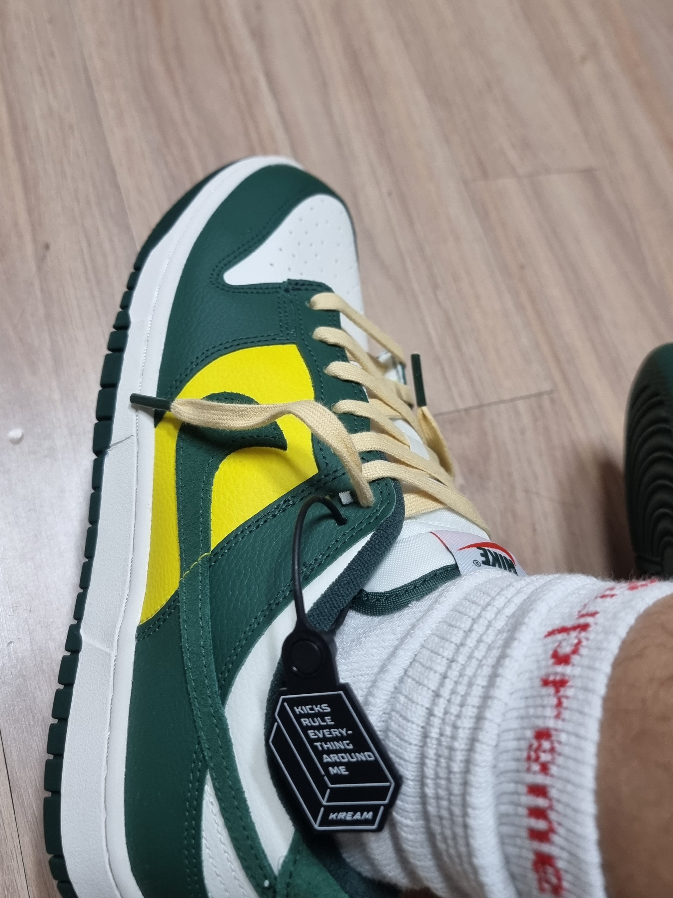 (W) Nike Dunk Low SE Opti Noble Green 착용 스타일 - 3