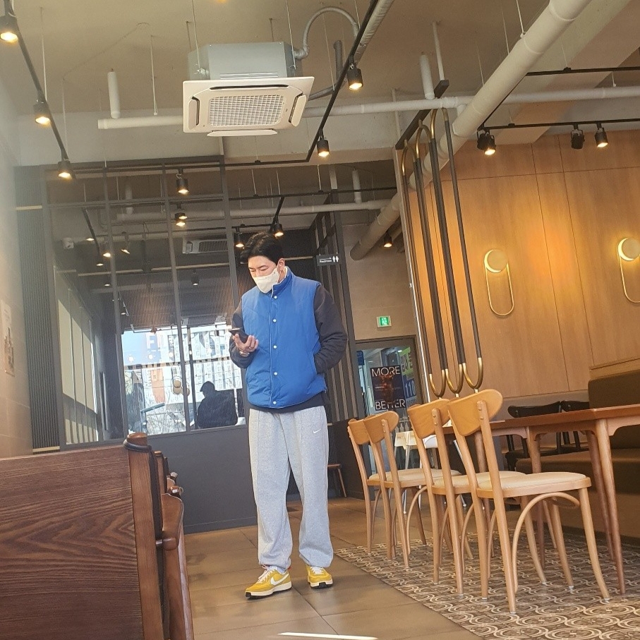 (W) Nike Essentials Sweatpants Dark Grey Heather - US/EU 착용 스타일