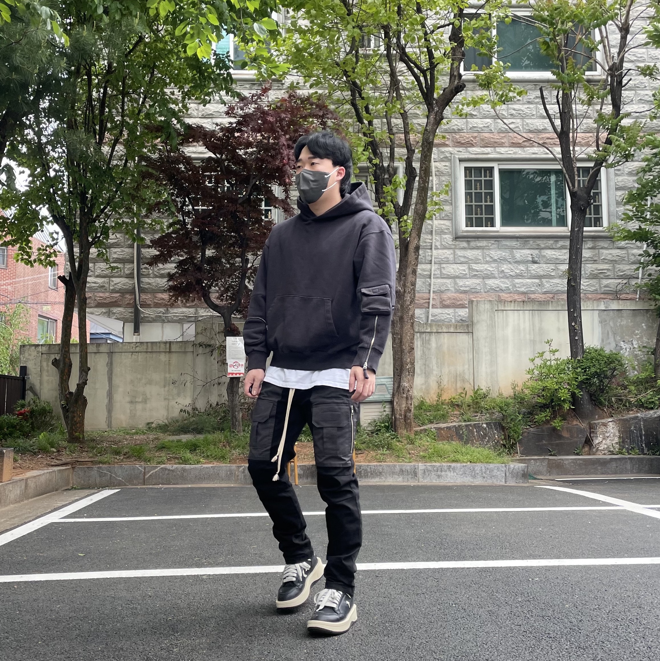 컨버스 x 다크쉐도우 터보웨폰 블랙 크림 착용 스타일 - 2