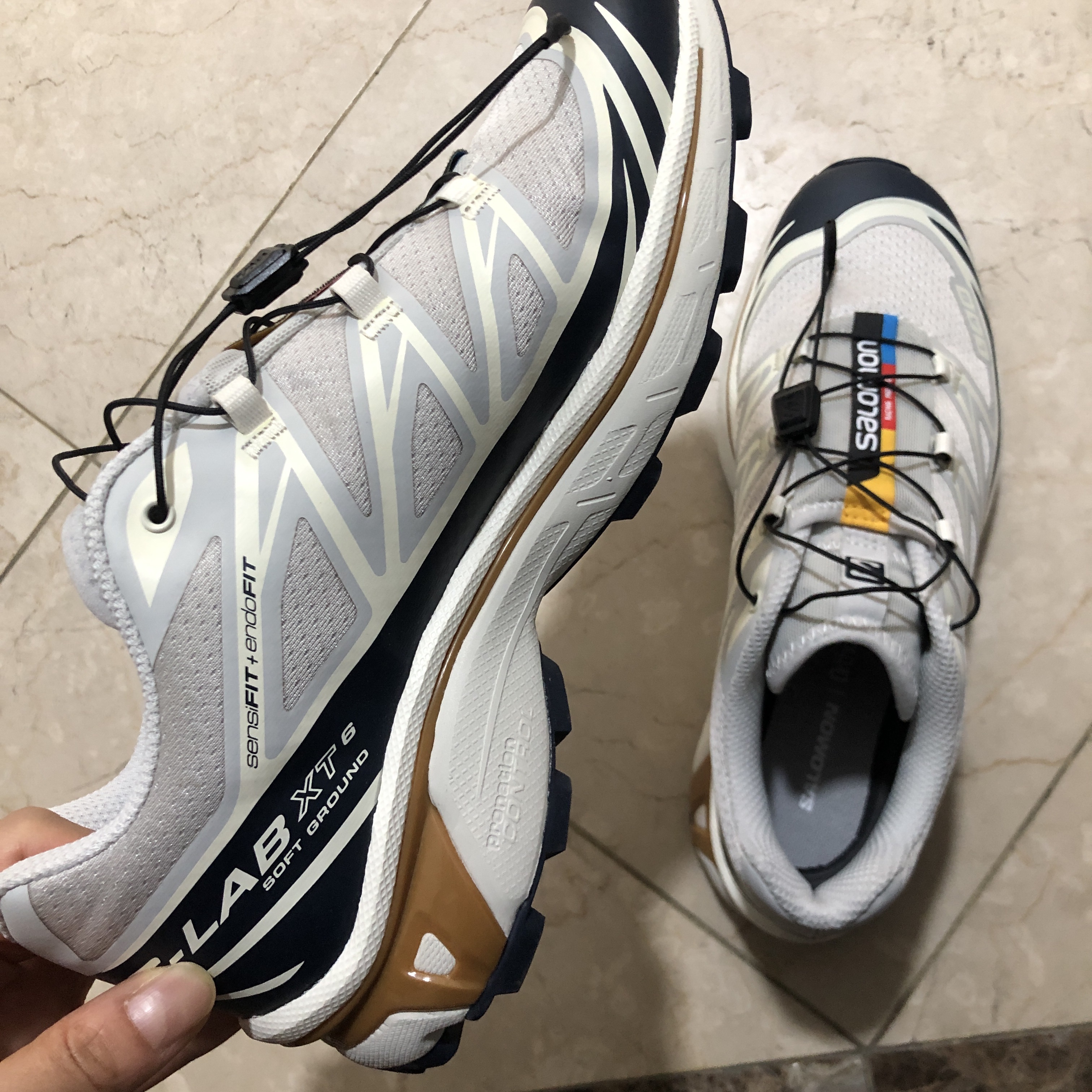 Salomon XT-6 Lunar Rock Dark Sapphire 착용 스타일 - 1