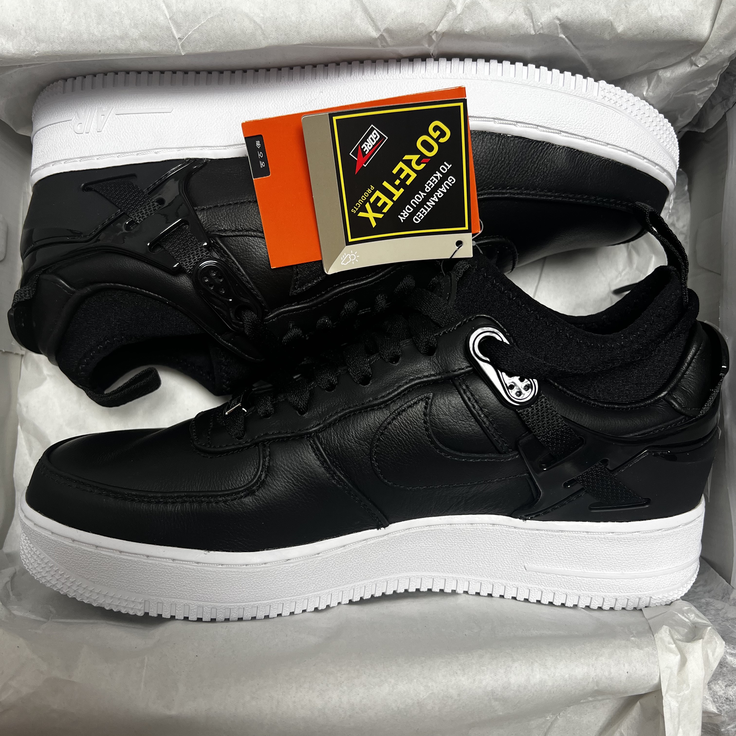 Nike x Undercover Air Force 1 Low SP Black 착용 스타일 - 2