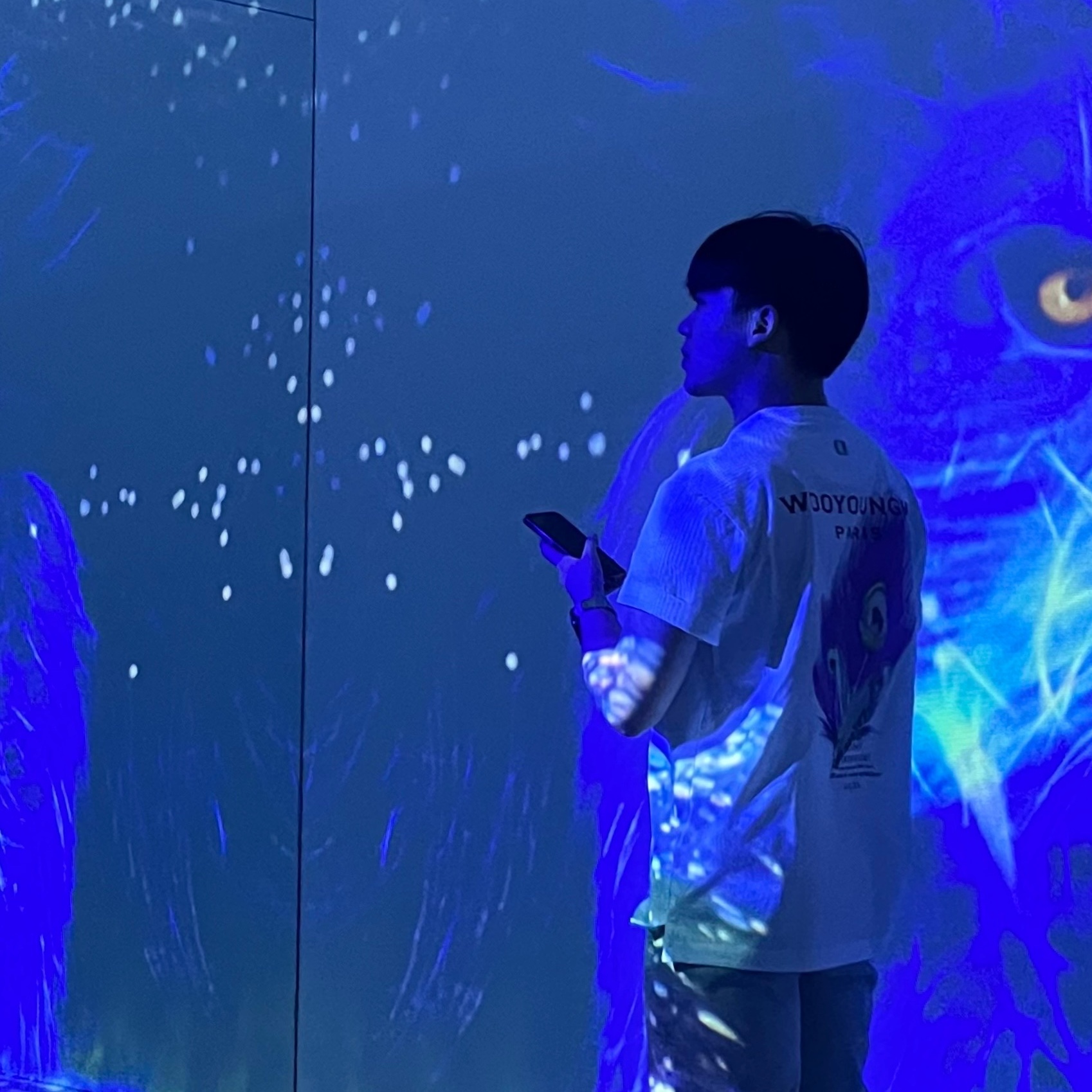 Wooyoungmi Feather Back Logo T-Shirt White - 23SS 착용 스타일