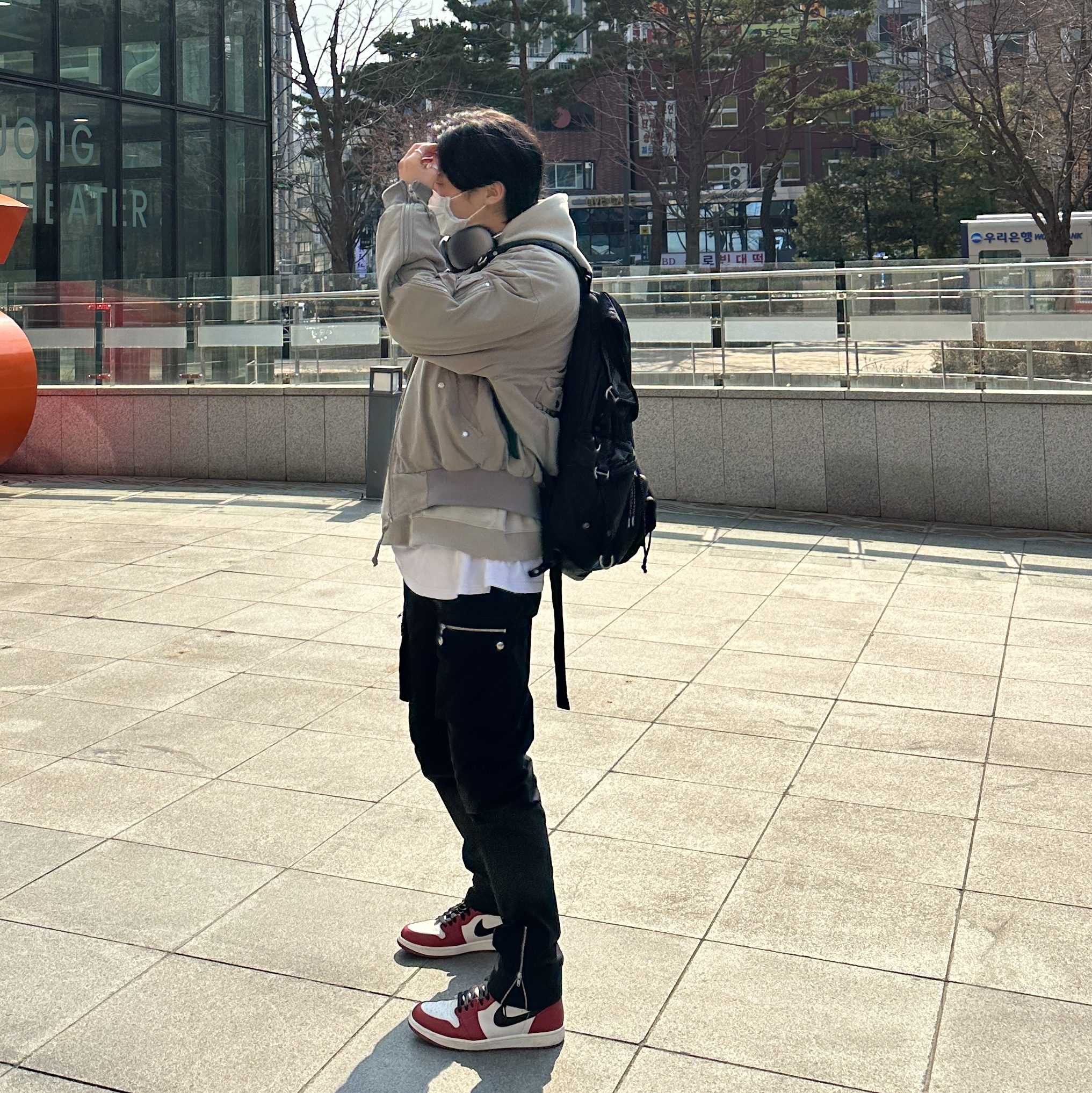 Jordan 1 Retro High OG Chicago 2022, Apple AirPods Max Lightning Space Gray (Korean Ver.) 착용 스타일 - 1