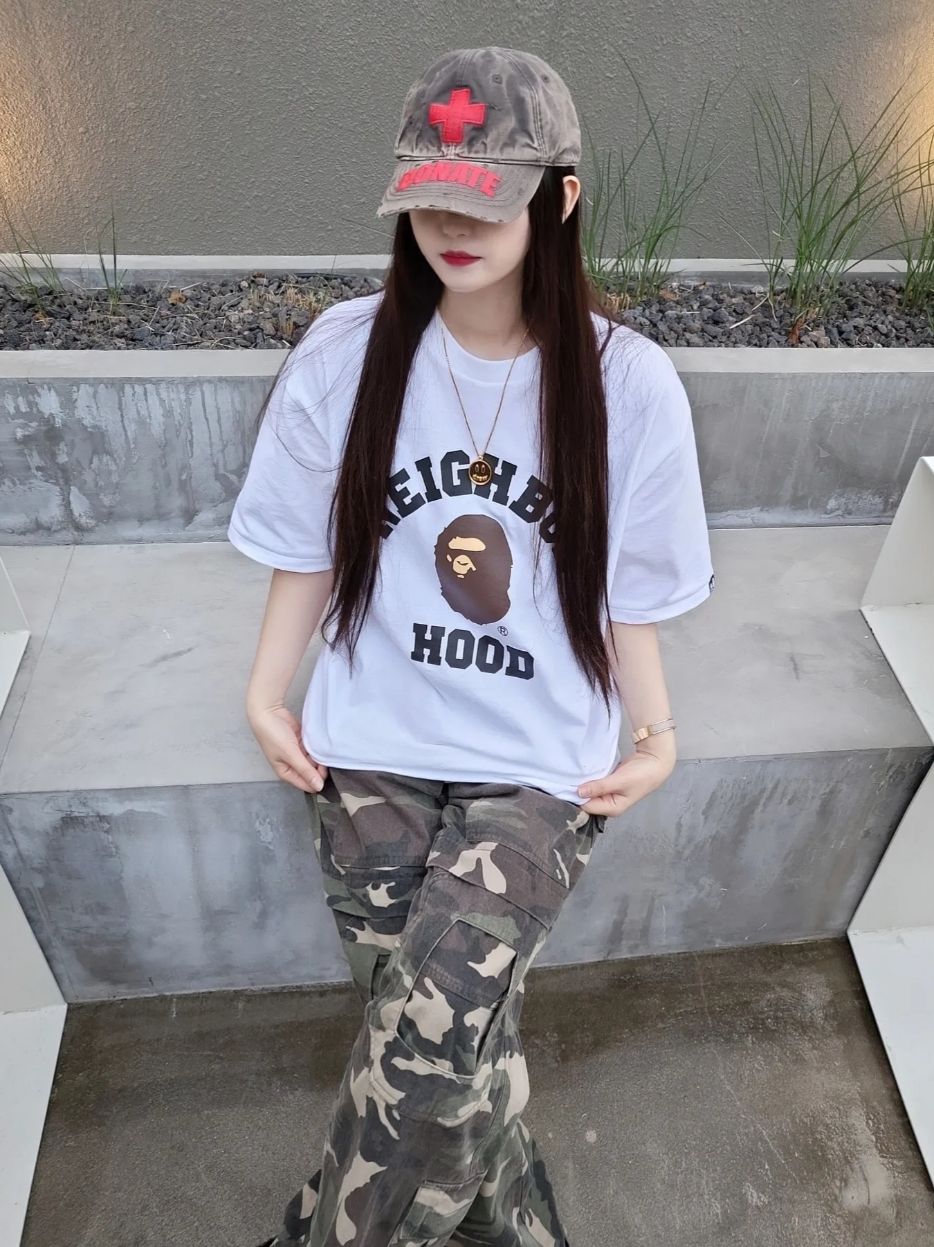 Project G/R Red Cross Donate Cap Washed Brown, BAPE x Neighborhood T-Shirt White 착용 스타일 - 3