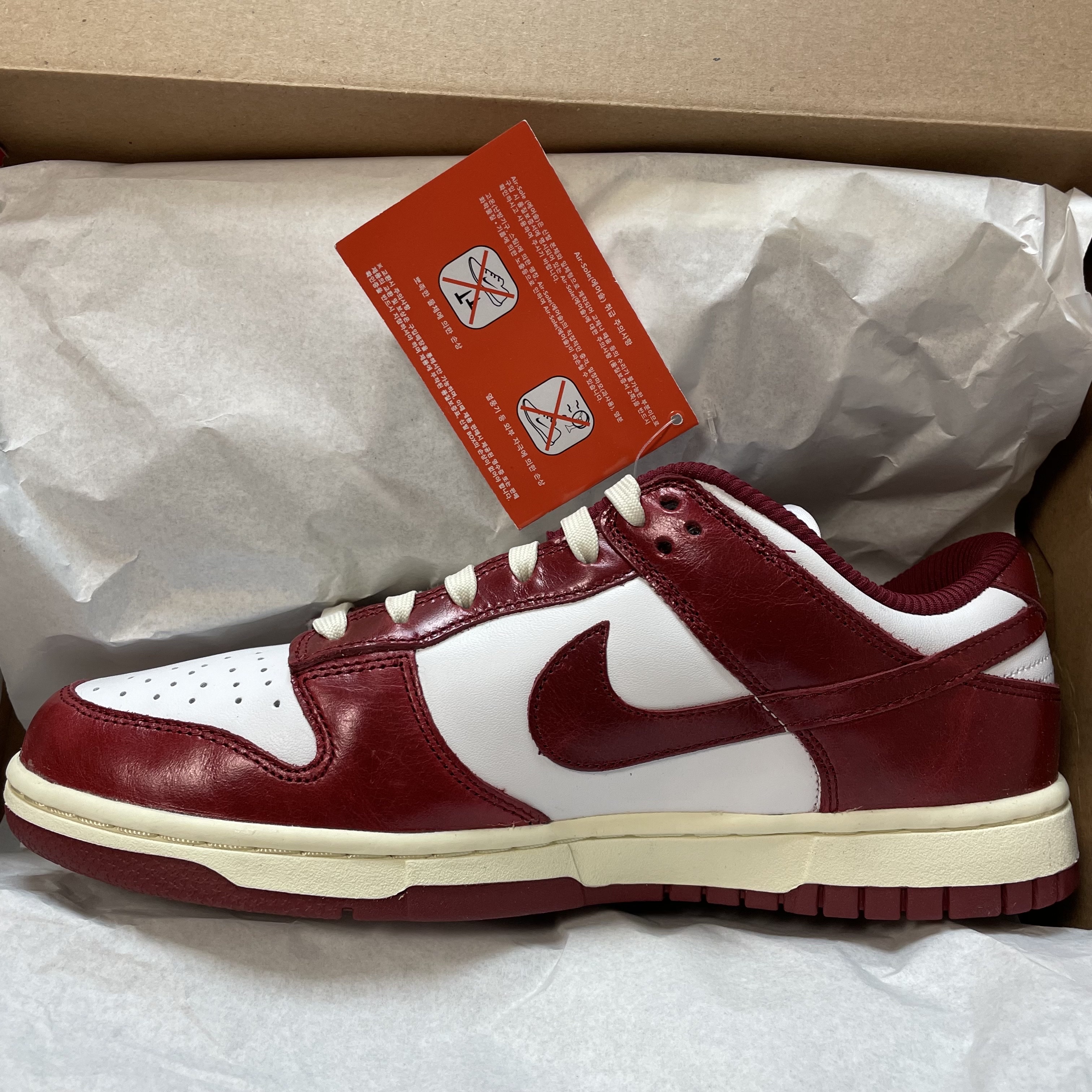 (W) Nike Dunk Low Retro PRM Team Red and White 착용 스타일