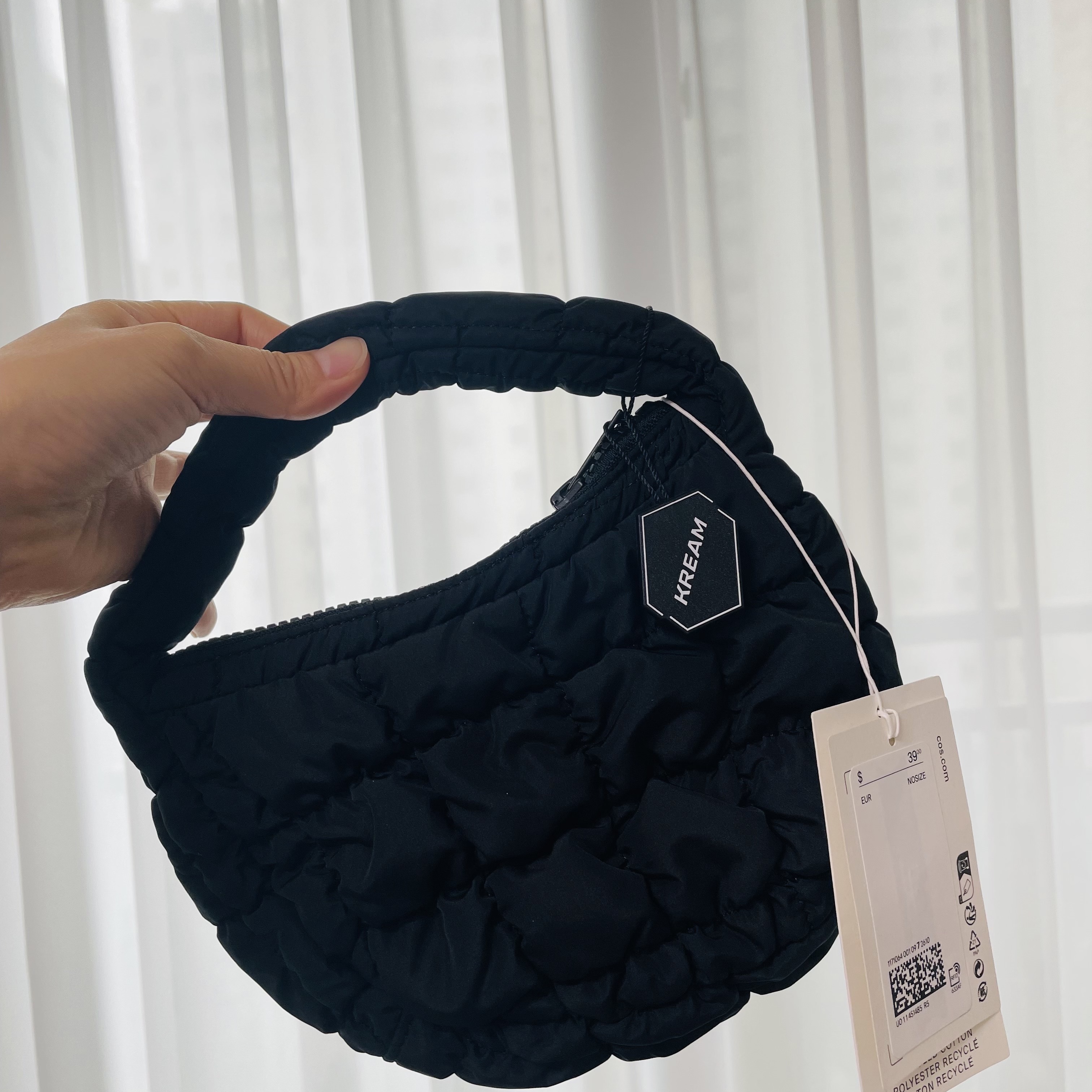 COS Quilted Micro Bag Black 착용 스타일