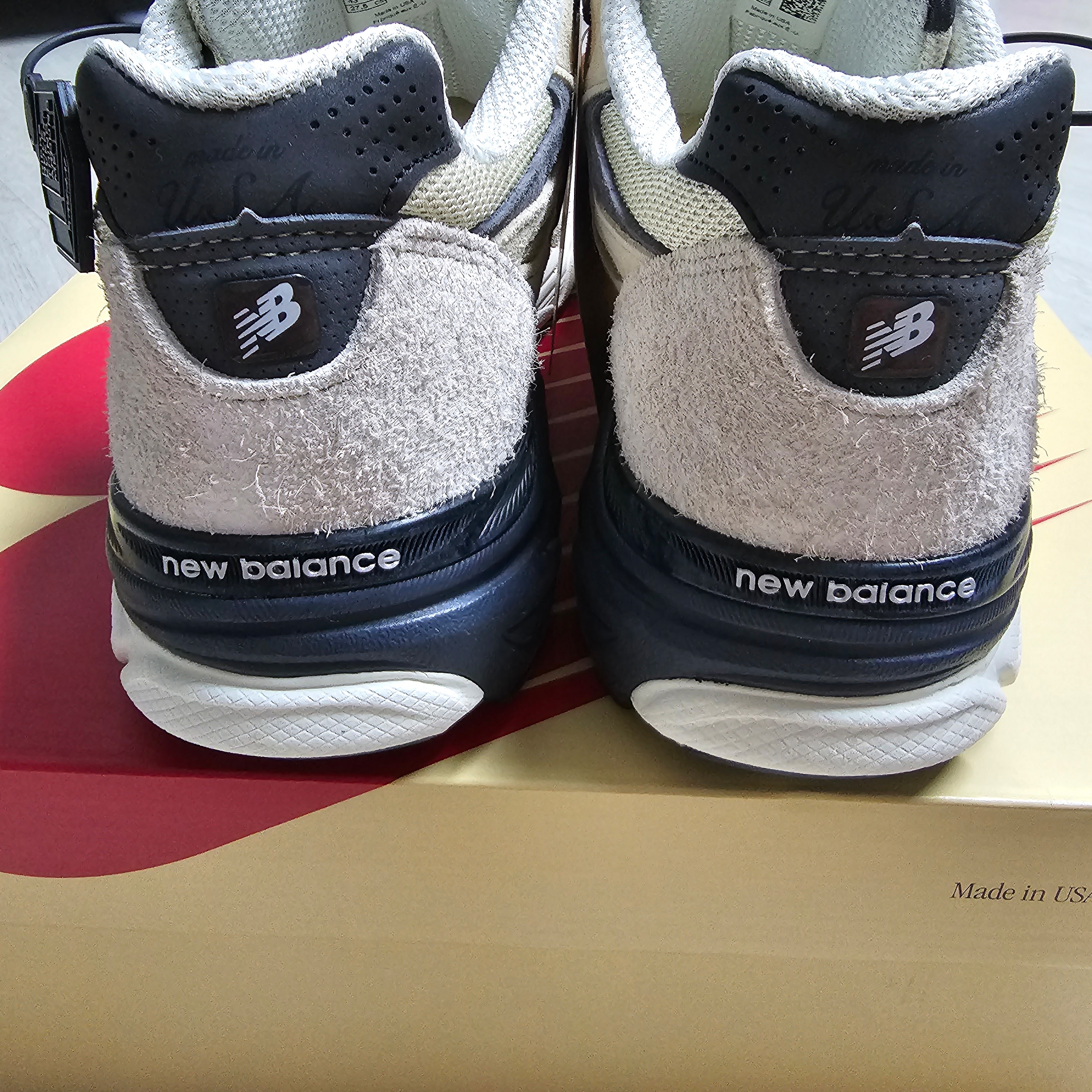 New Balance 990v3 Made in USA Moonbeam Macadamia Nut 착용 스타일 - 3
