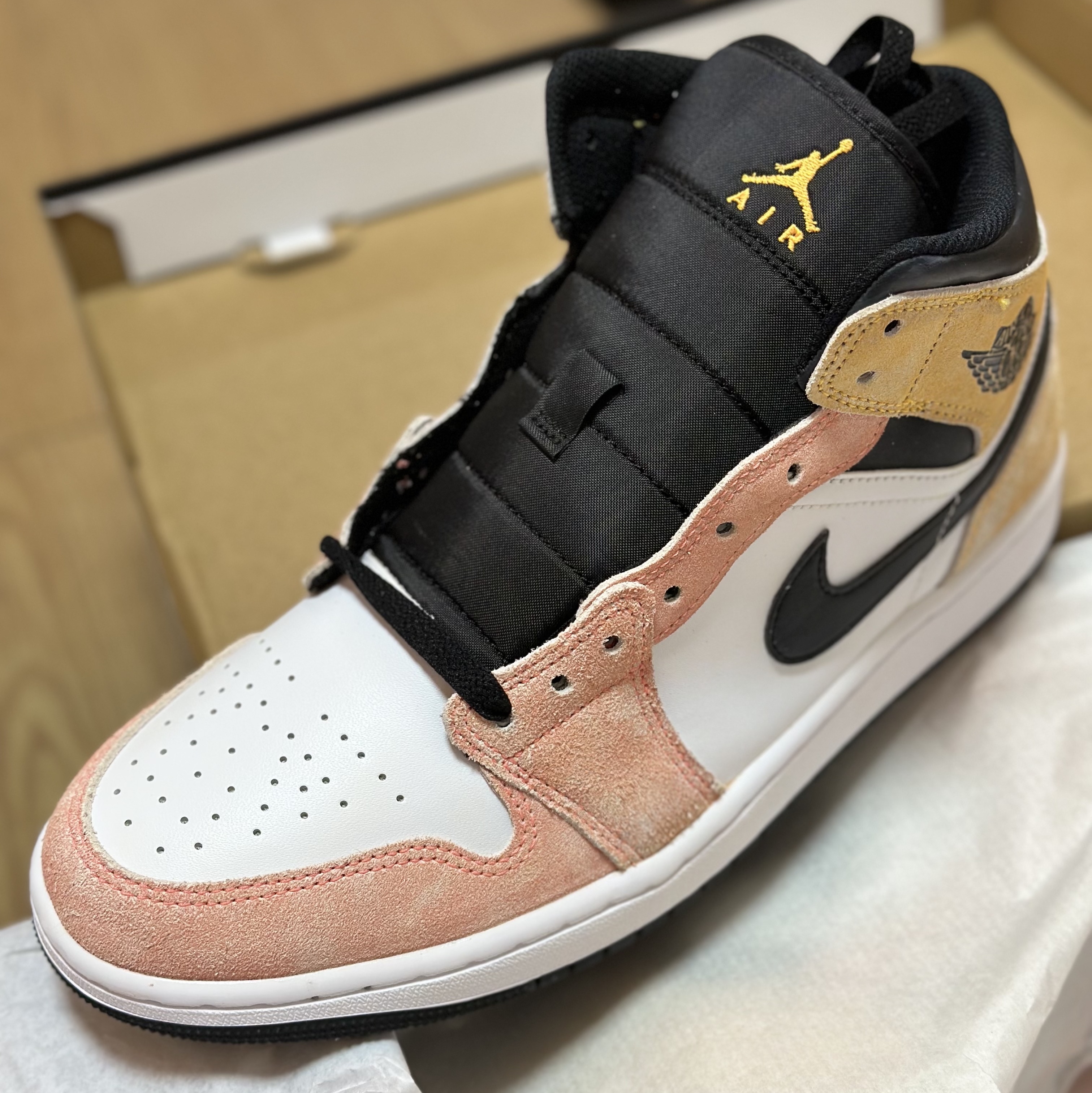 Jordan 1 Mid SE Magic Ember Sundial 착용 스타일