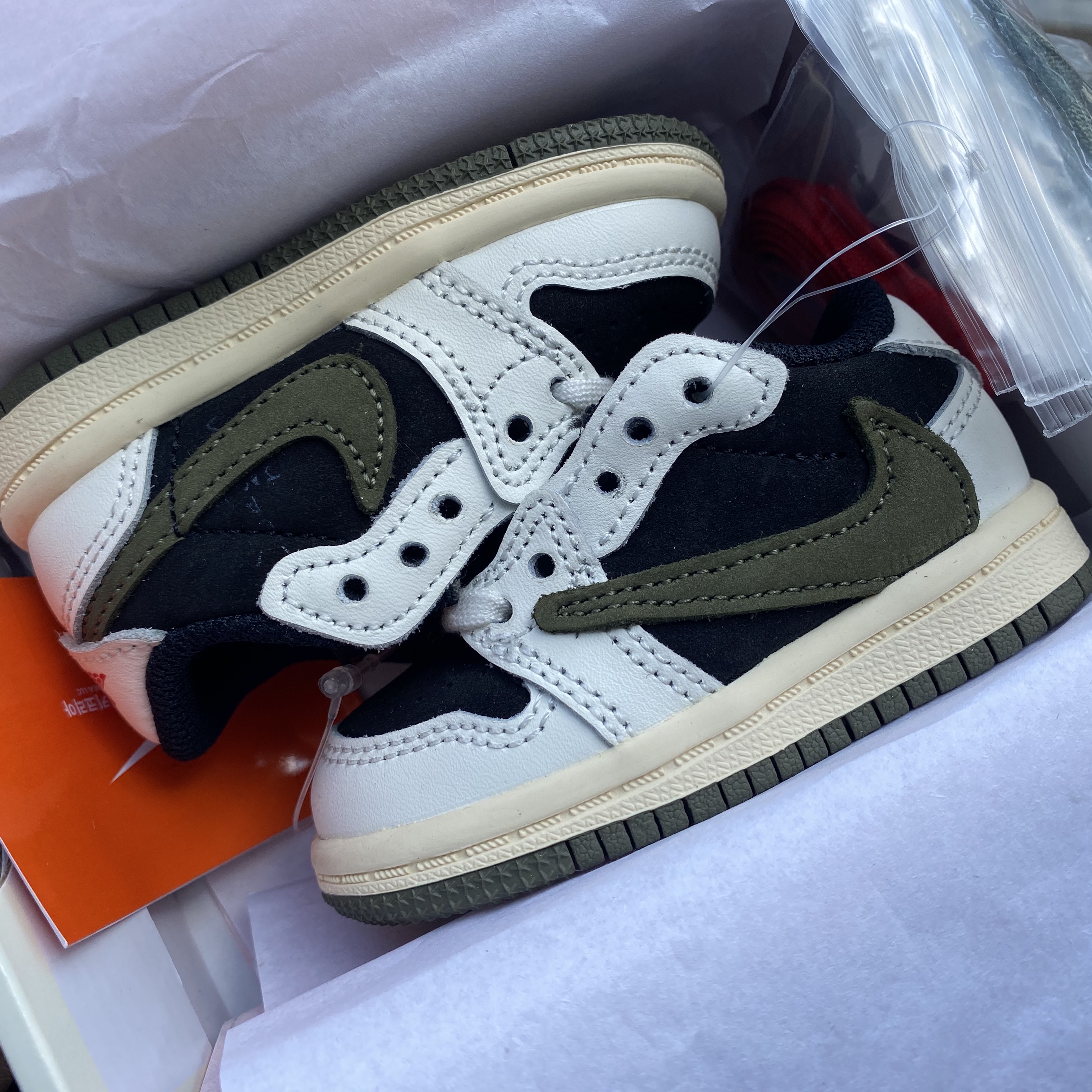 (TD) Jordan 1 x Travis Scott Retro Low OG SP Medium Olive 착용 스타일
