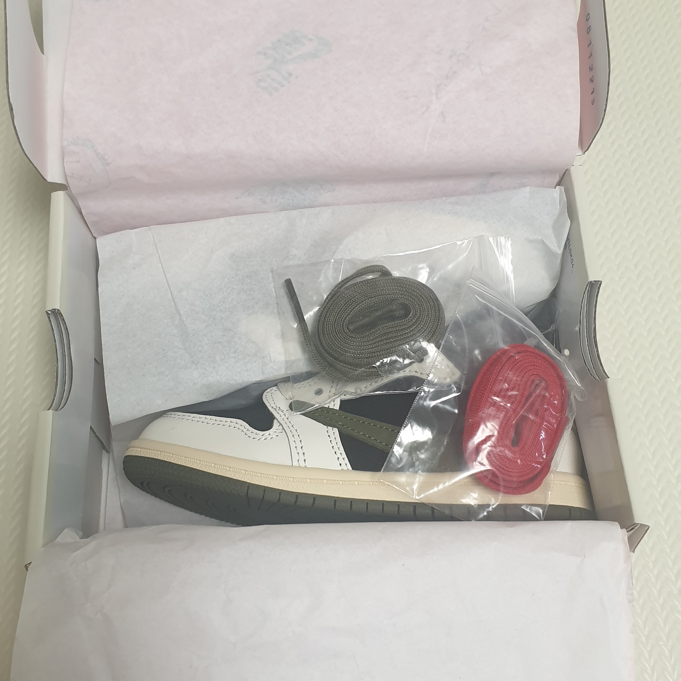 (TD) Jordan 1 x Travis Scott Retro Low OG SP Medium Olive 착용 스타일 - 3