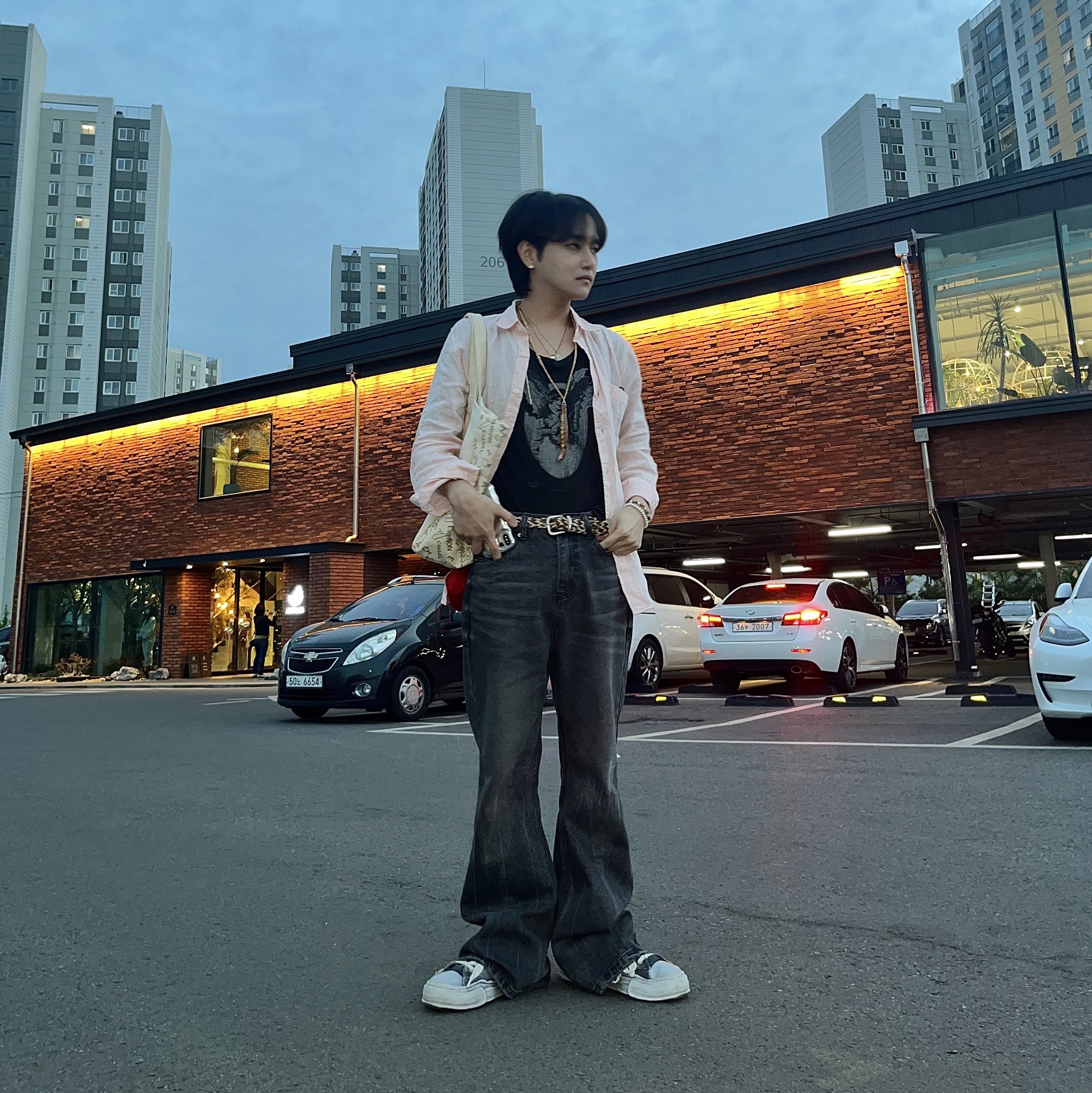 Maison Mihara Yasuhiro Peterson OG Sole Over Dyed Low-top Sneakers Black 착용 스타일 - 2