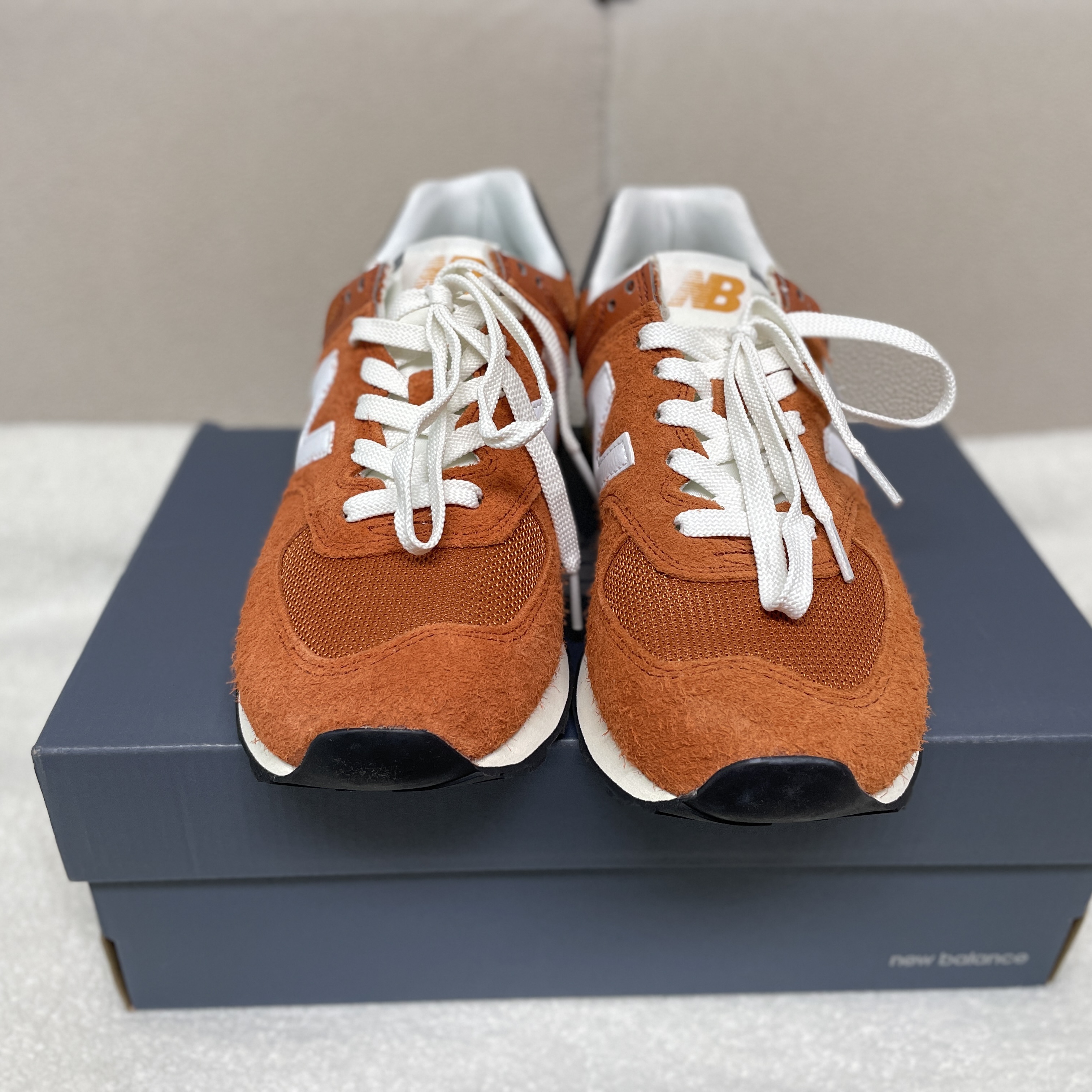 New Balance 574 Heritage Orange Burst White 착용 스타일 - 1