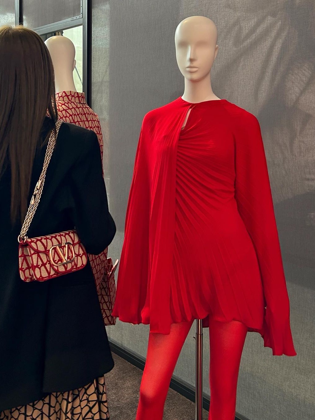 Valentino Loco Micro Bag with Chain with Toile Iconographe Embroidery Red 착용 스타일